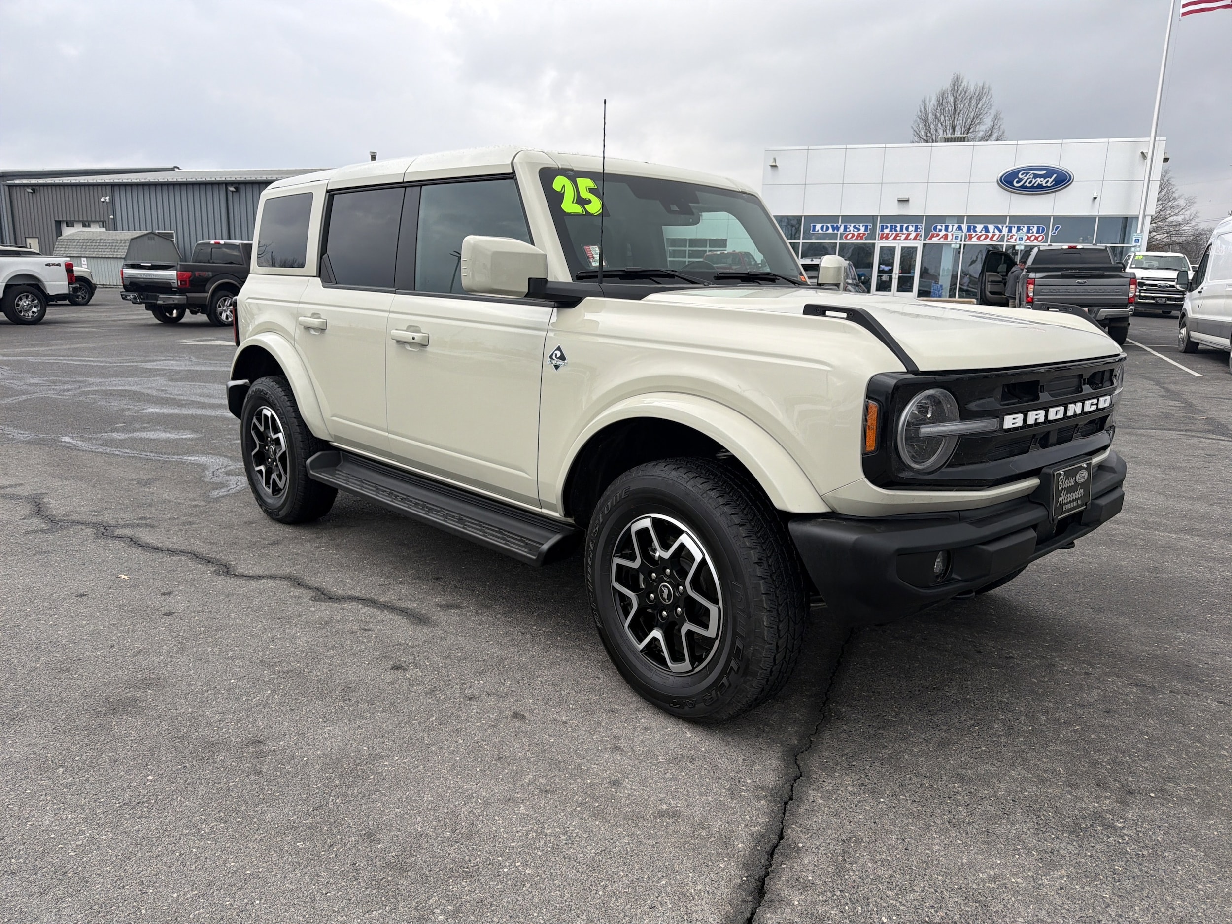 2025 Ford Bronco Outer Banks's photo