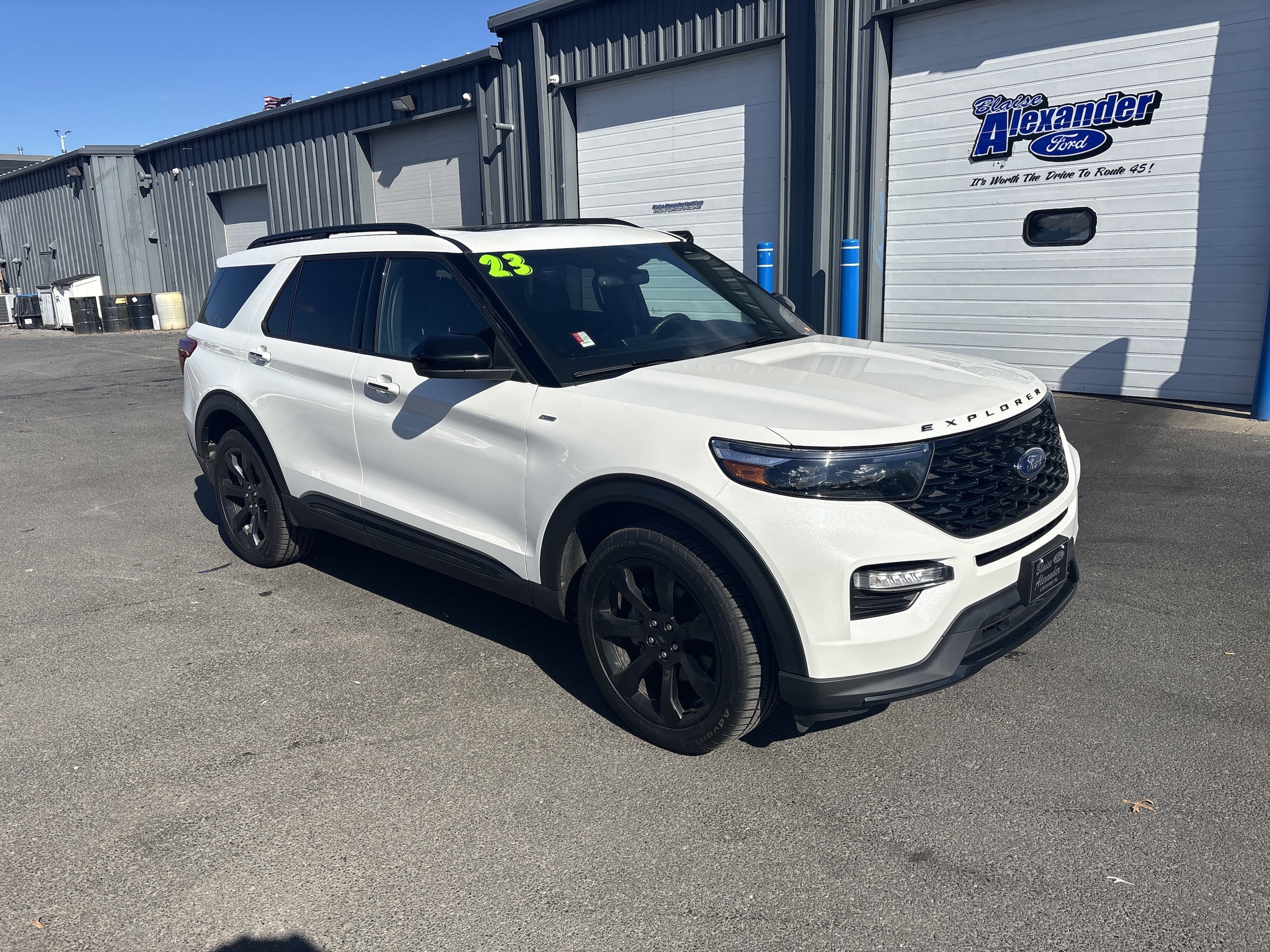 2023 Ford Explorer ST-LINE's photo