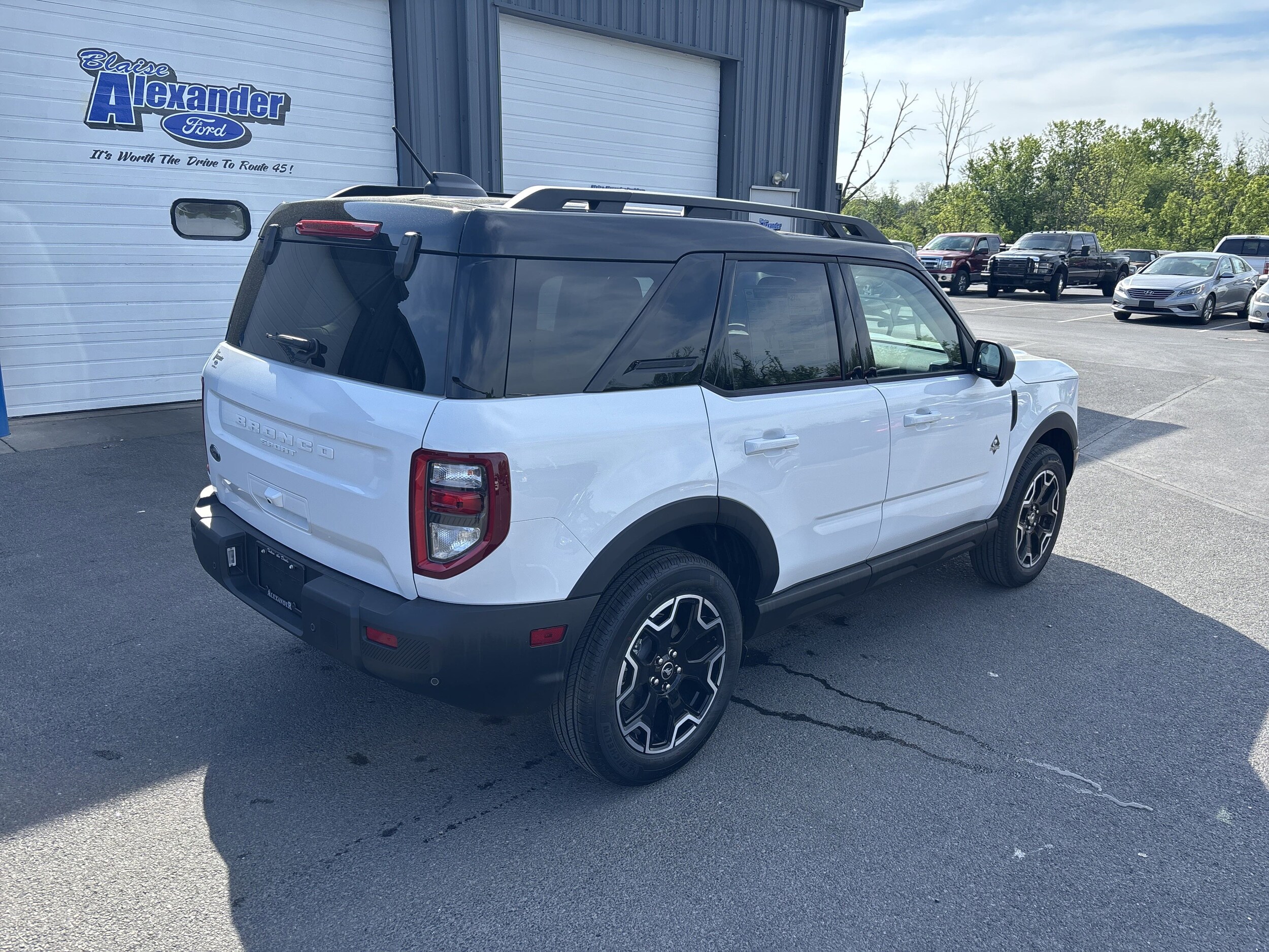 2025 Ford Bronco Sport Outer Banks photo 3