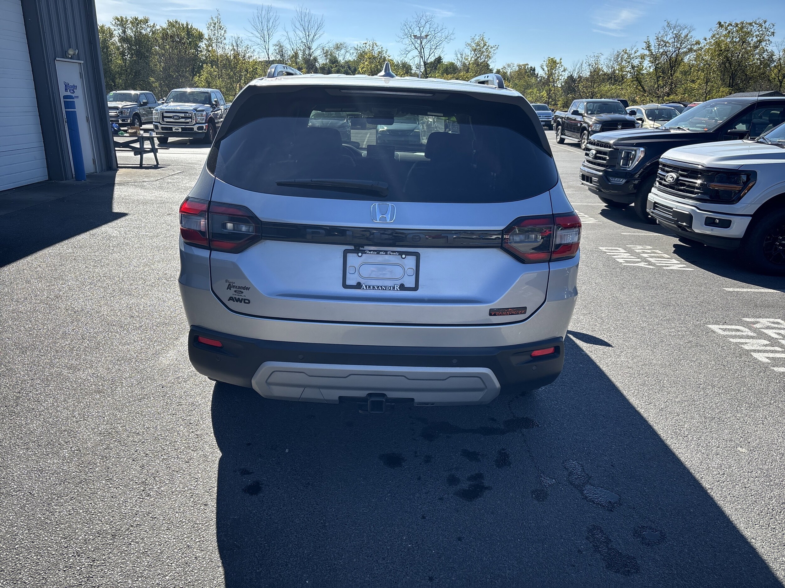 2025 Honda Pilot TrailSport photo 3