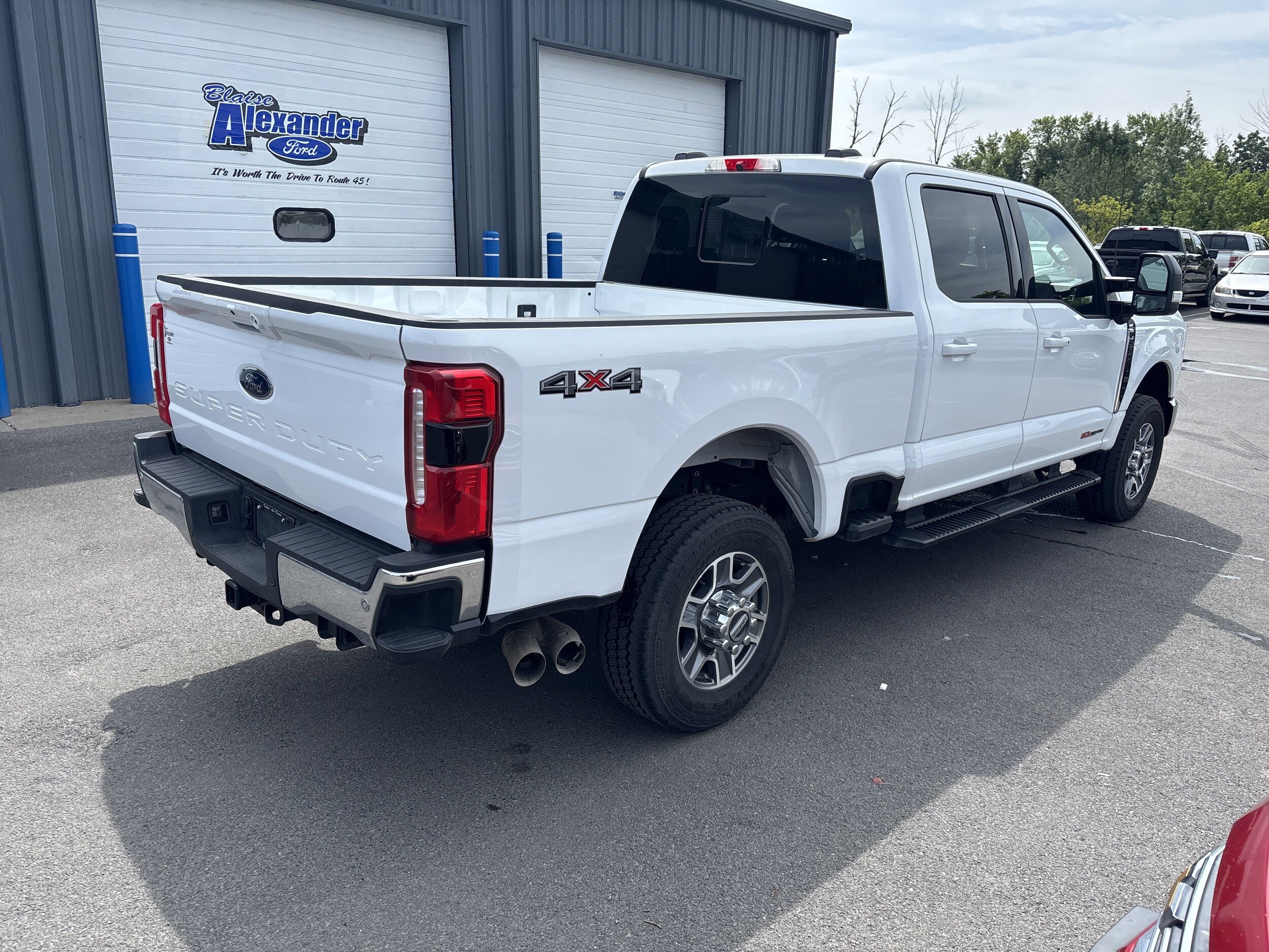 2024 Ford F-350 Lariat photo 2
