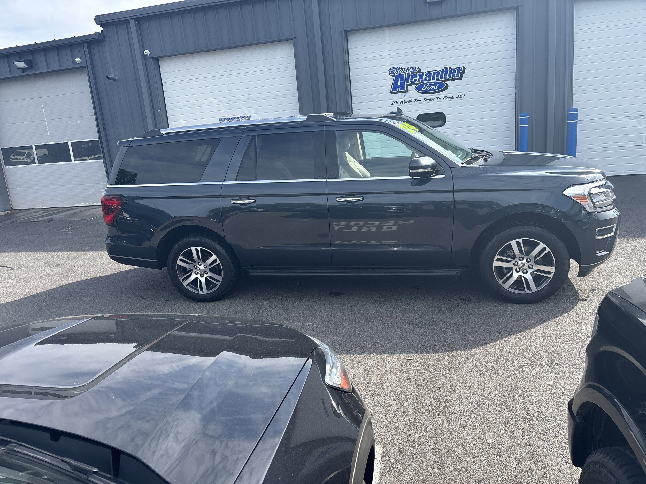 2024 Ford Expedition MAX Limited photo 2
