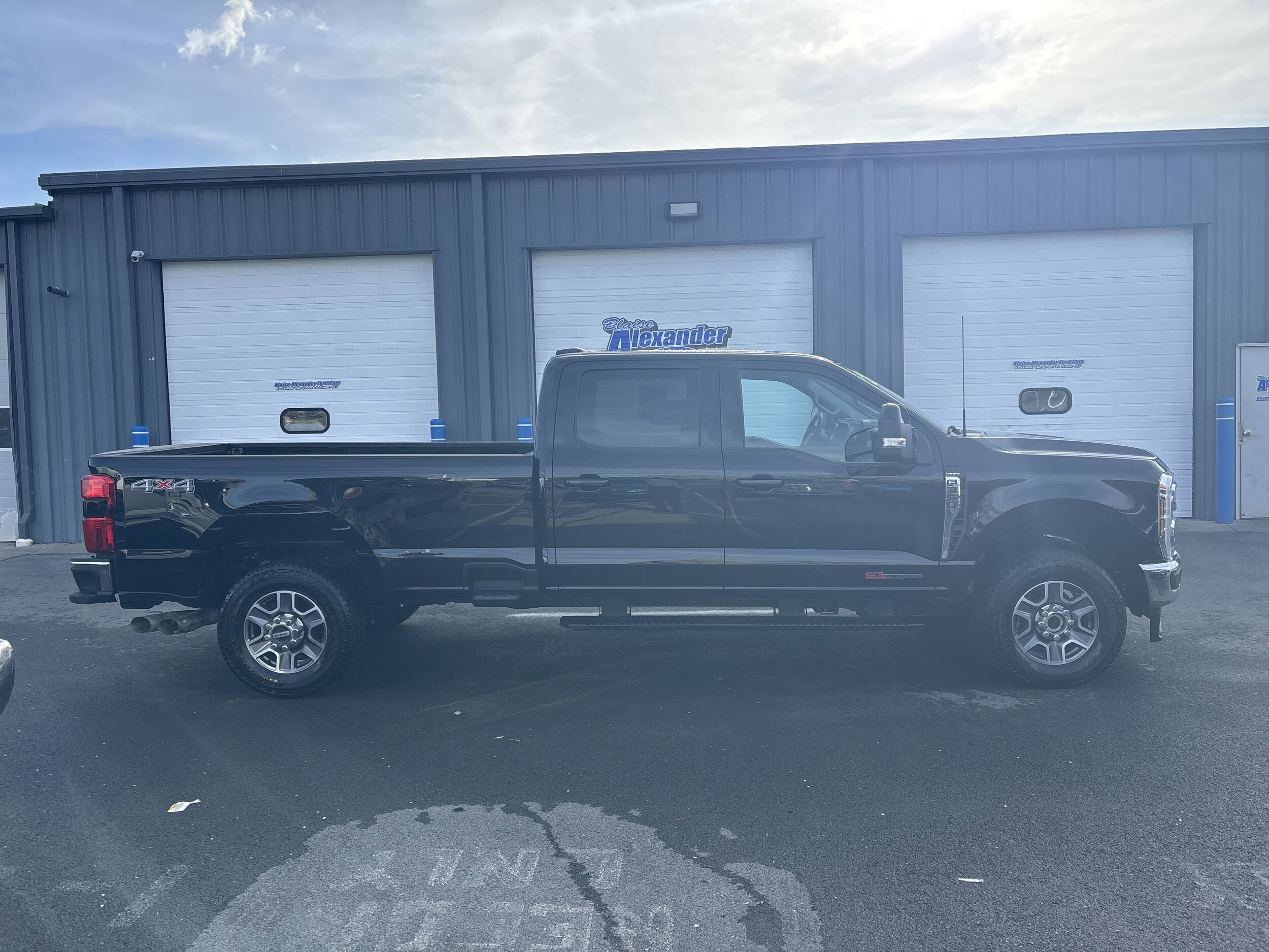 2024 Ford F-350 Lariat photo 2