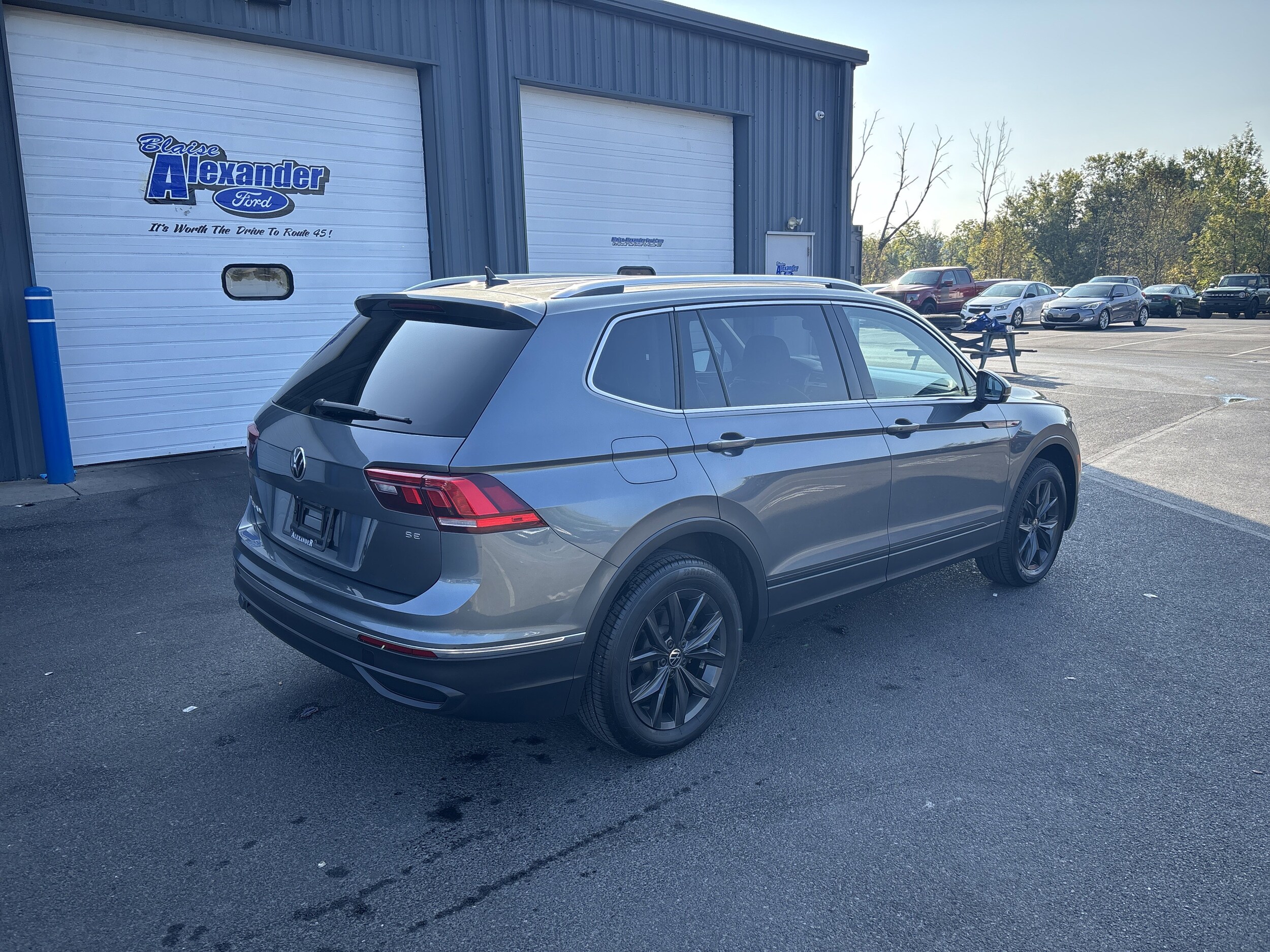 2024 Volkswagen Tiguan SE Wolfsburg Edition photo 3