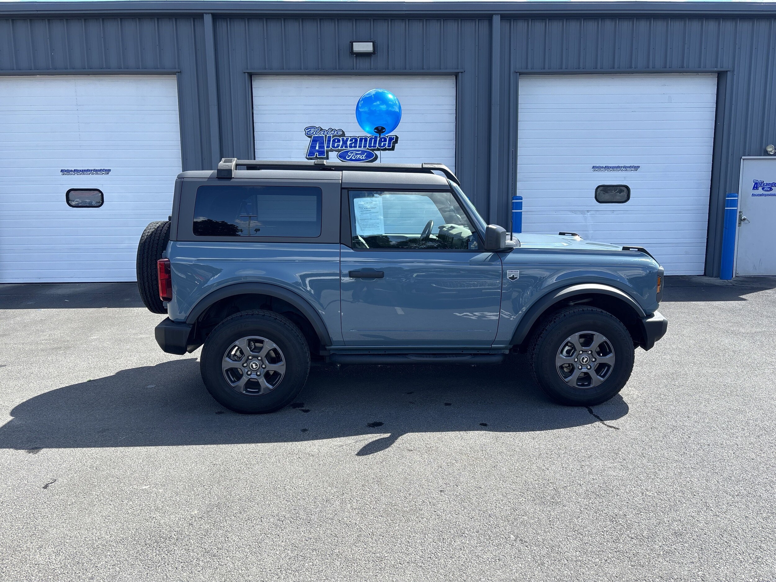 2022 Ford Bronco Outer Banks photo 2