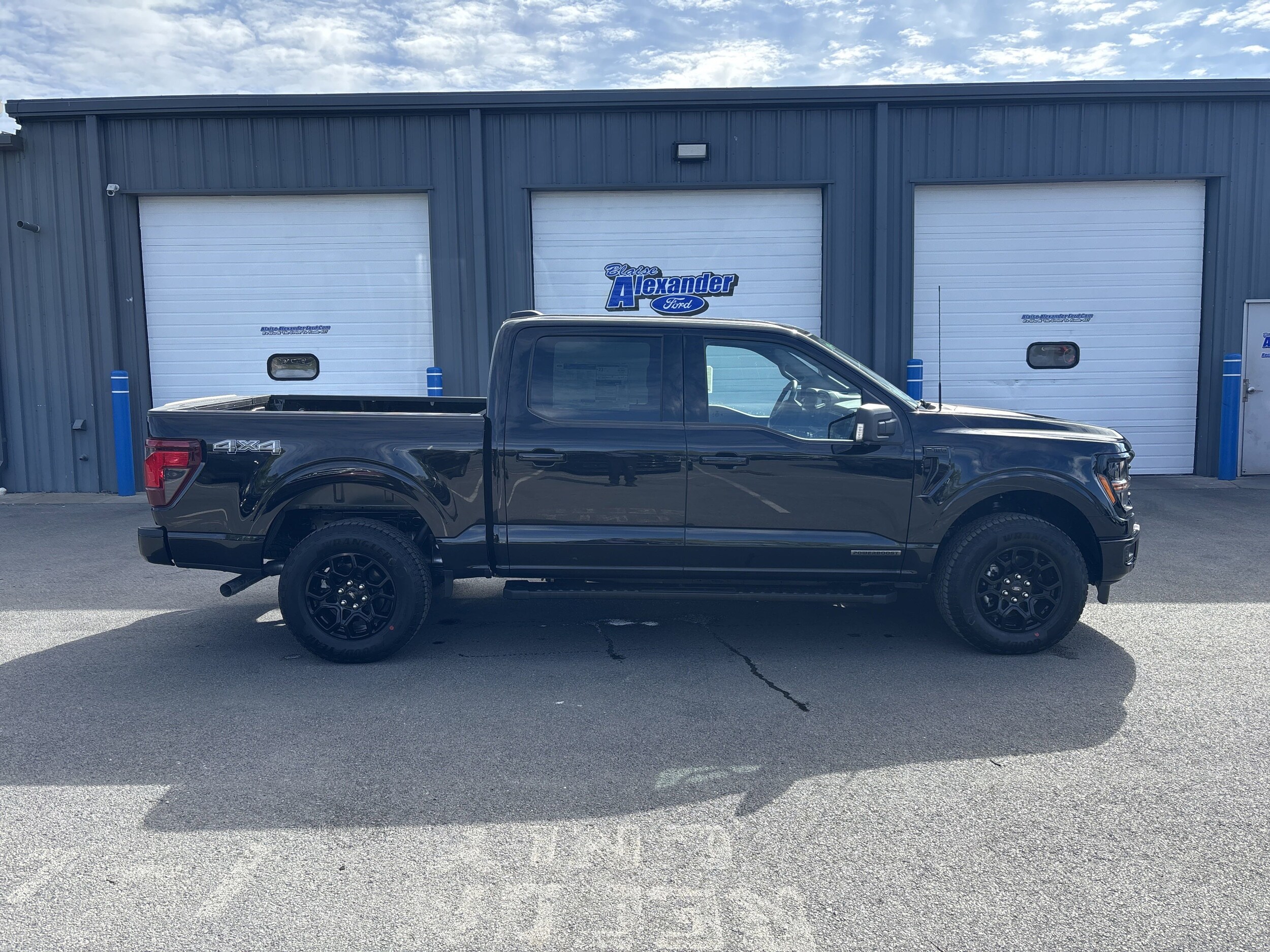 2025 Ford F-150 XLT photo 2