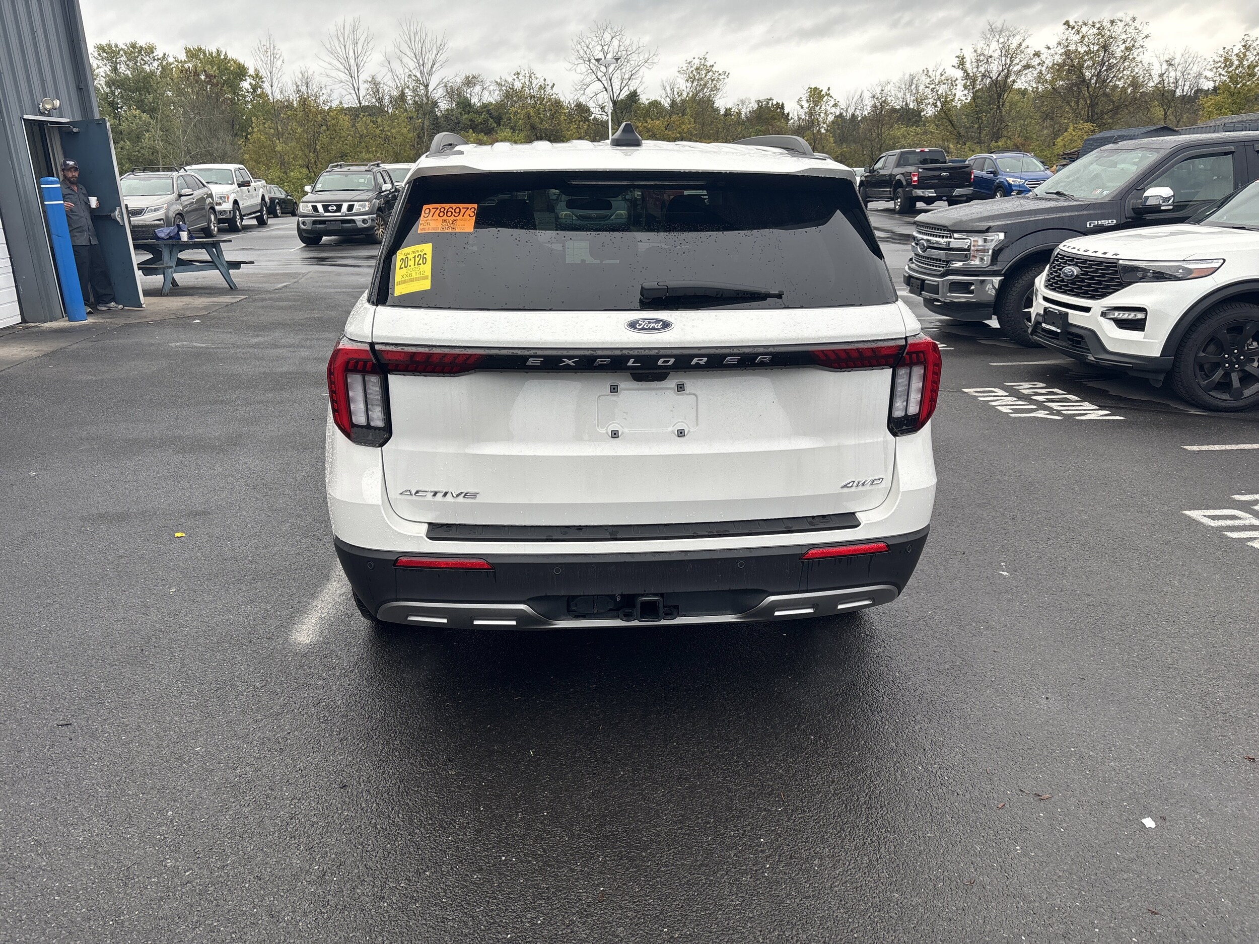 2025 Ford Explorer photo 3