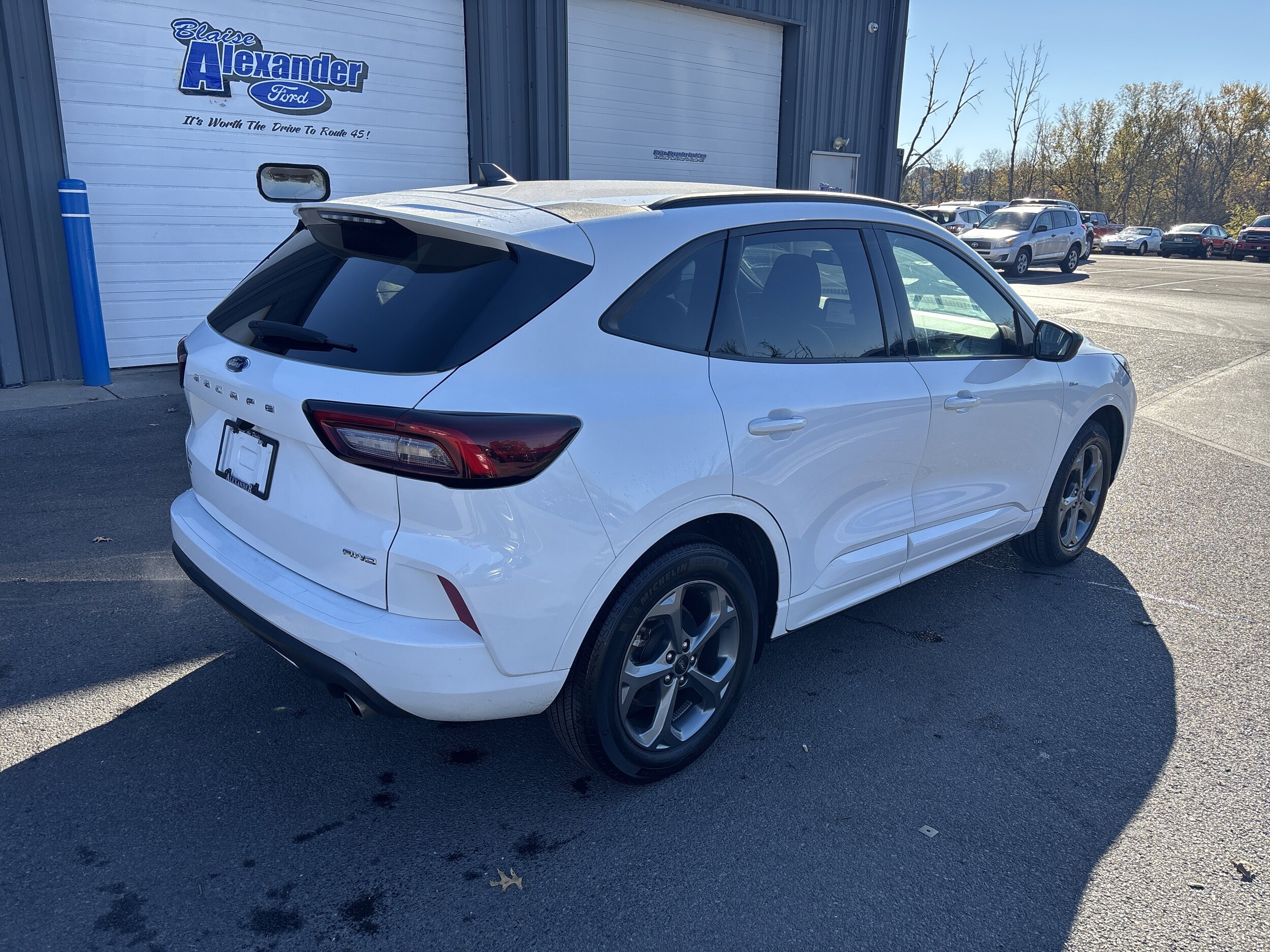 2023 Ford Escape ST-Line photo 2