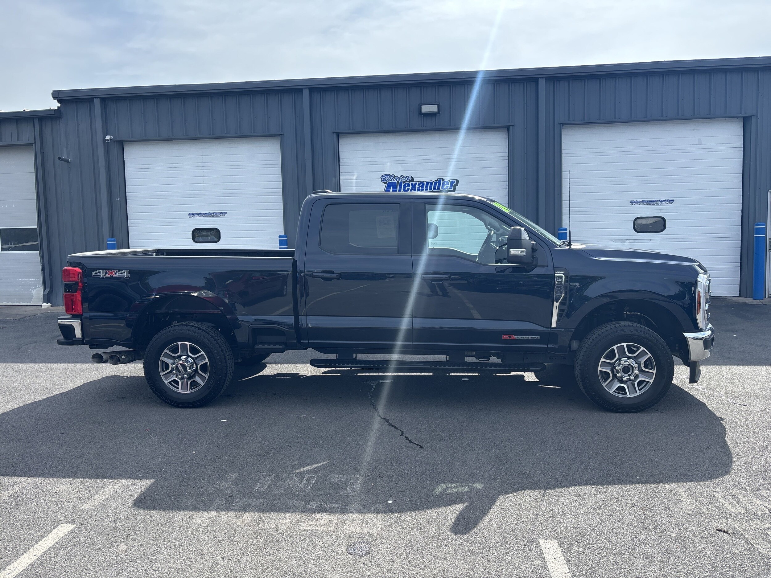 2024 Ford F-350 Lariat photo 2