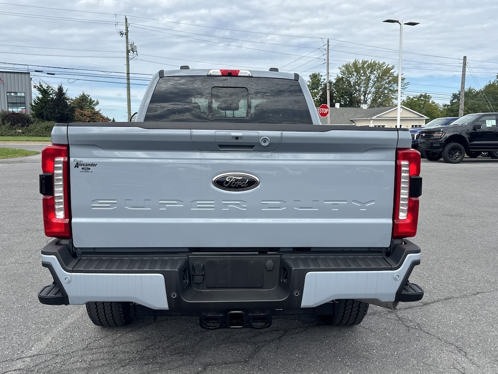 New 2026 Ford F-350 LARIAT Truck Crew Cab