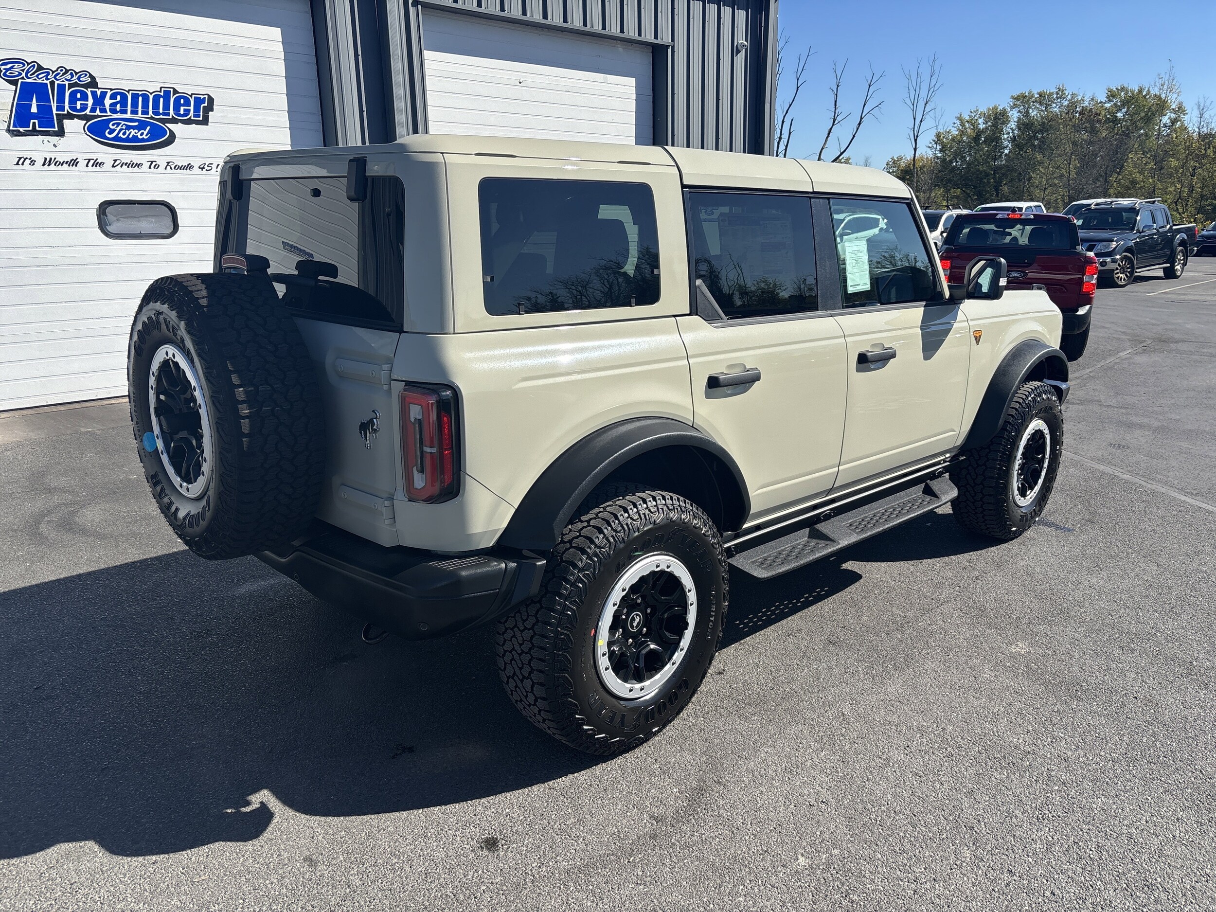 2025 Ford Bronco Badlands photo 3