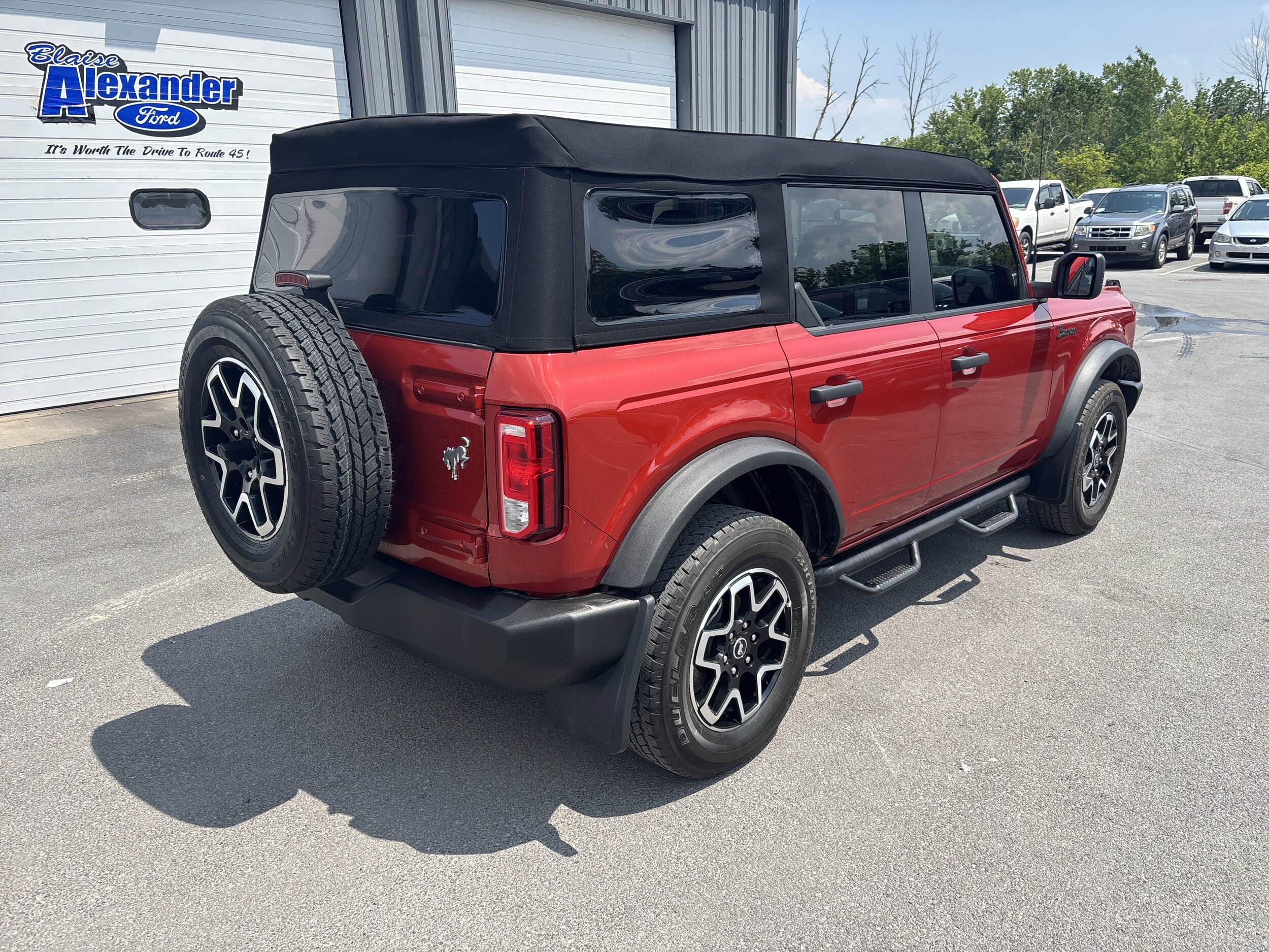 2023 Ford Bronco Base photo 3