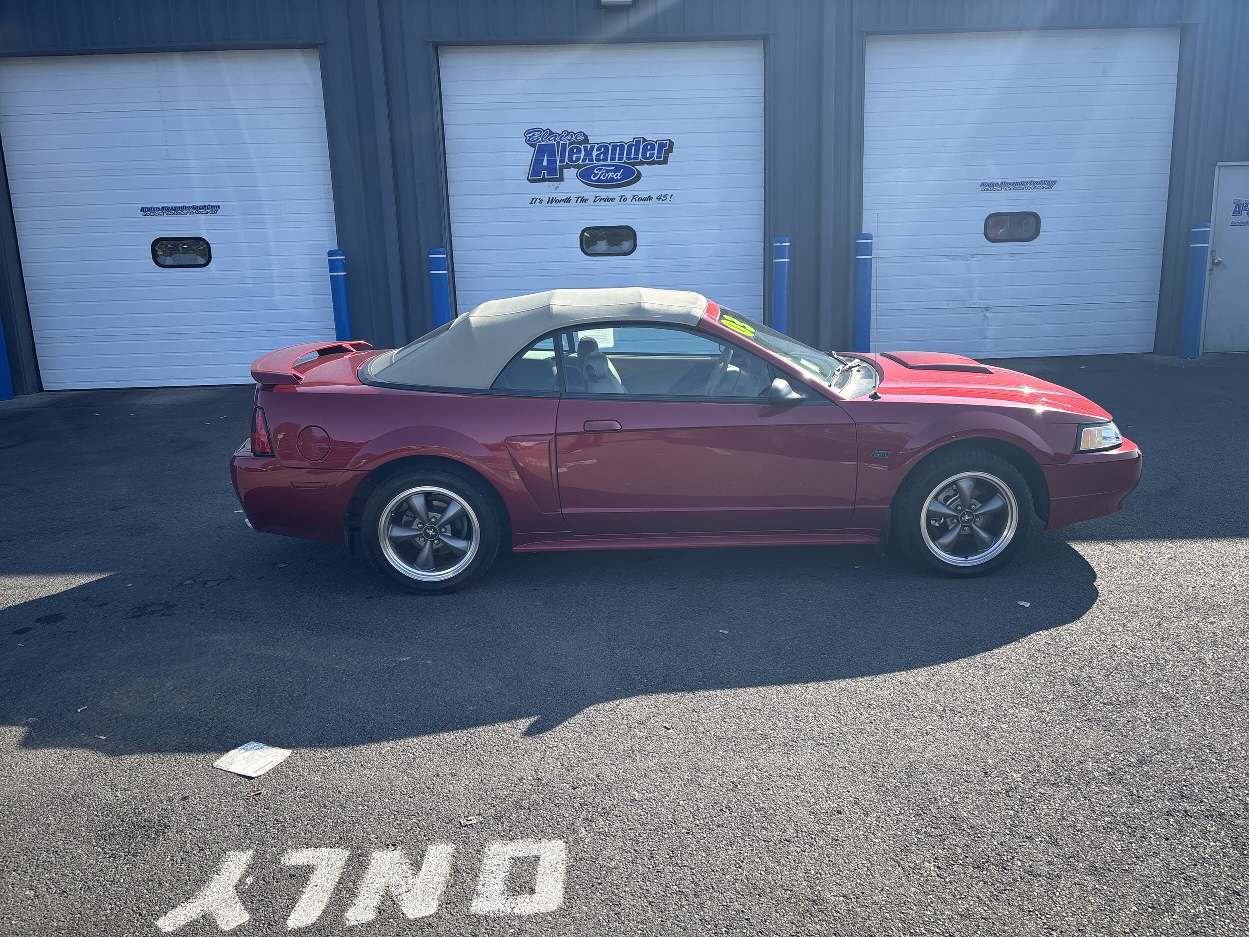 2003 Ford Mustang GT Deluxe photo 2