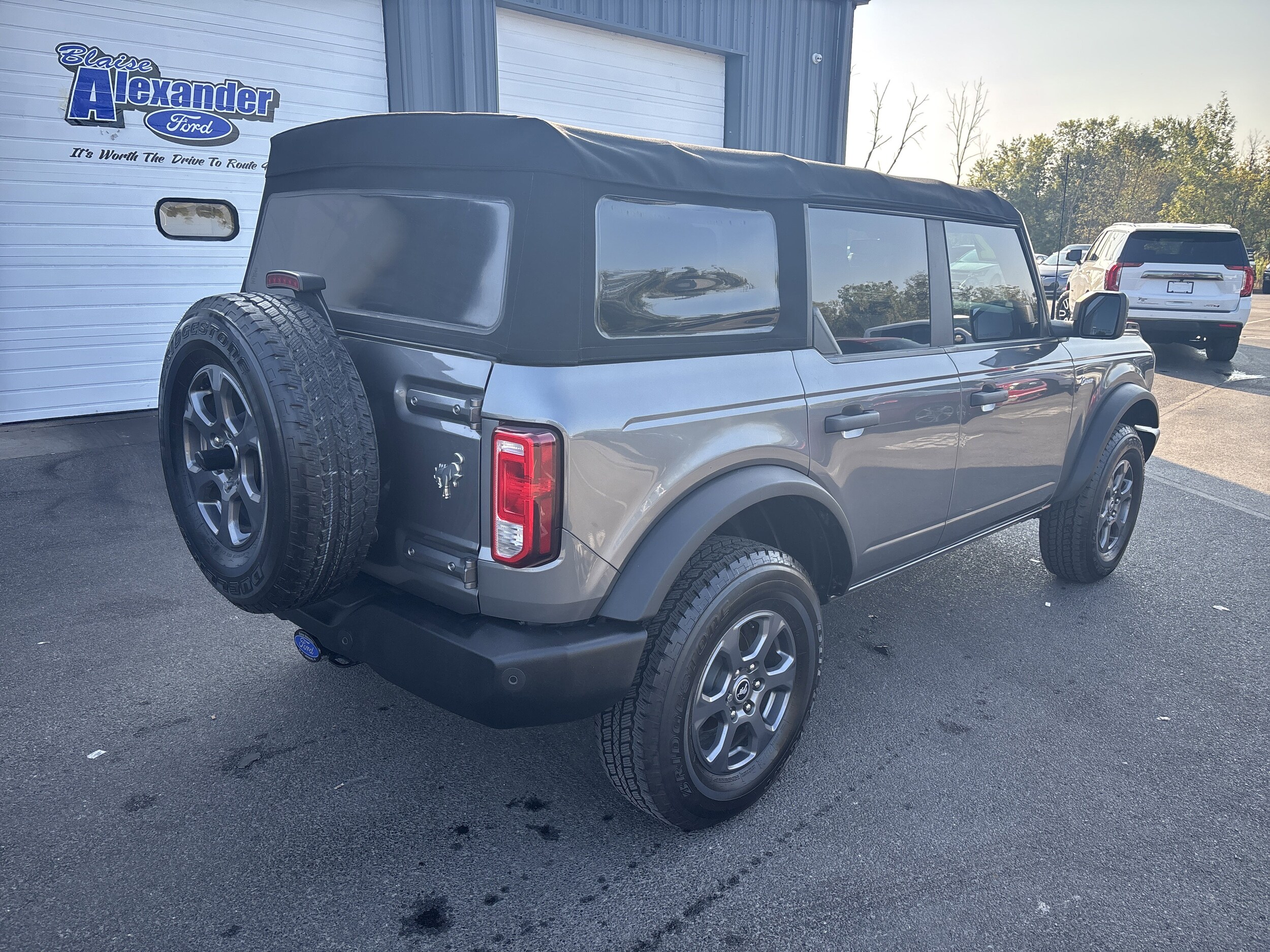 2022 Ford Bronco Big Bend photo 2