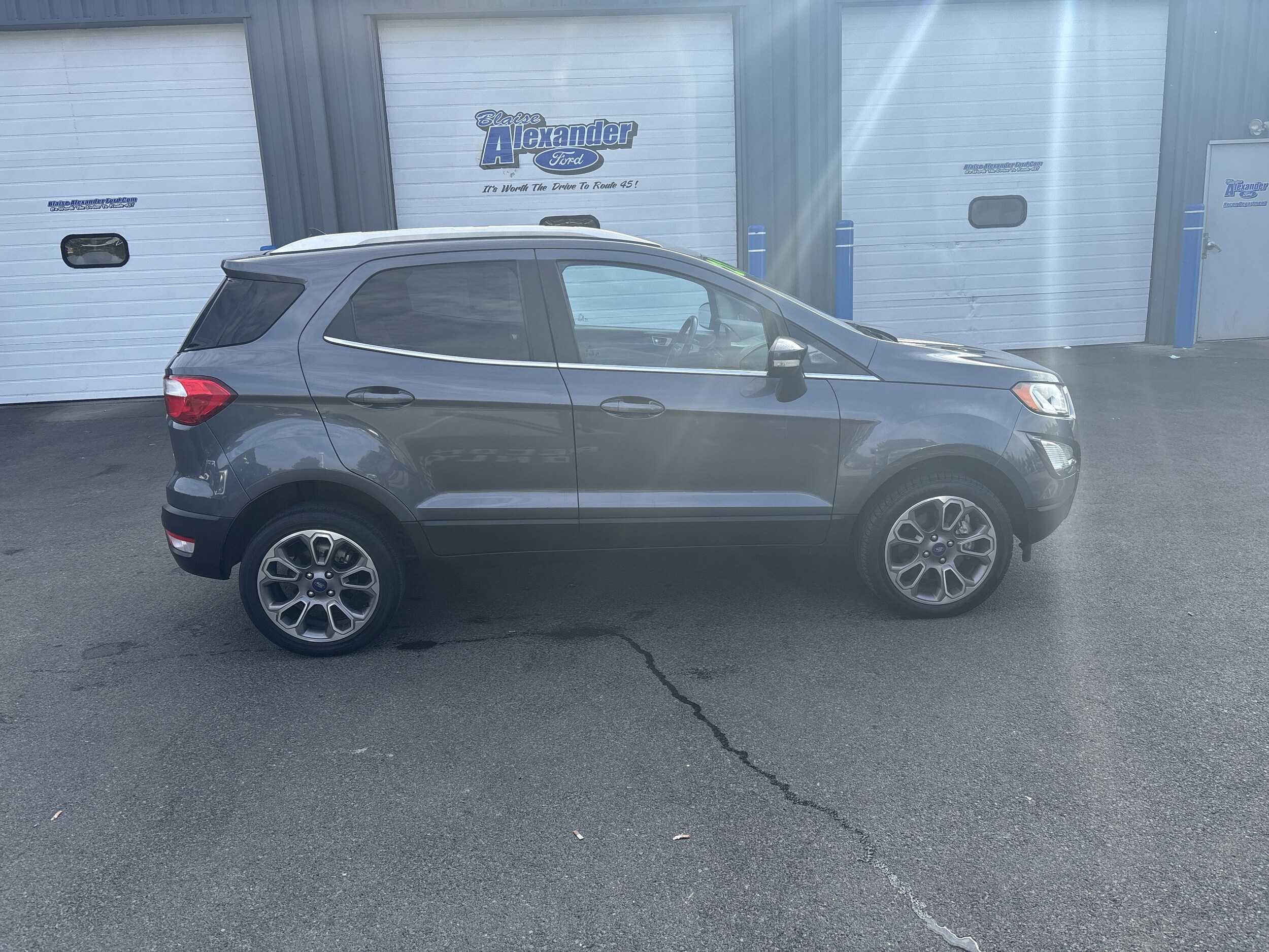 2021 Ford EcoSport Titanium photo 2