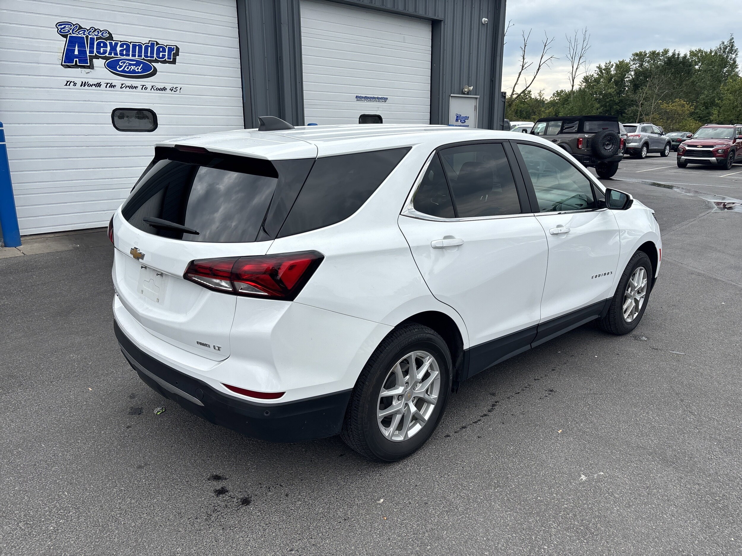 2024 Chevrolet Equinox photo 3