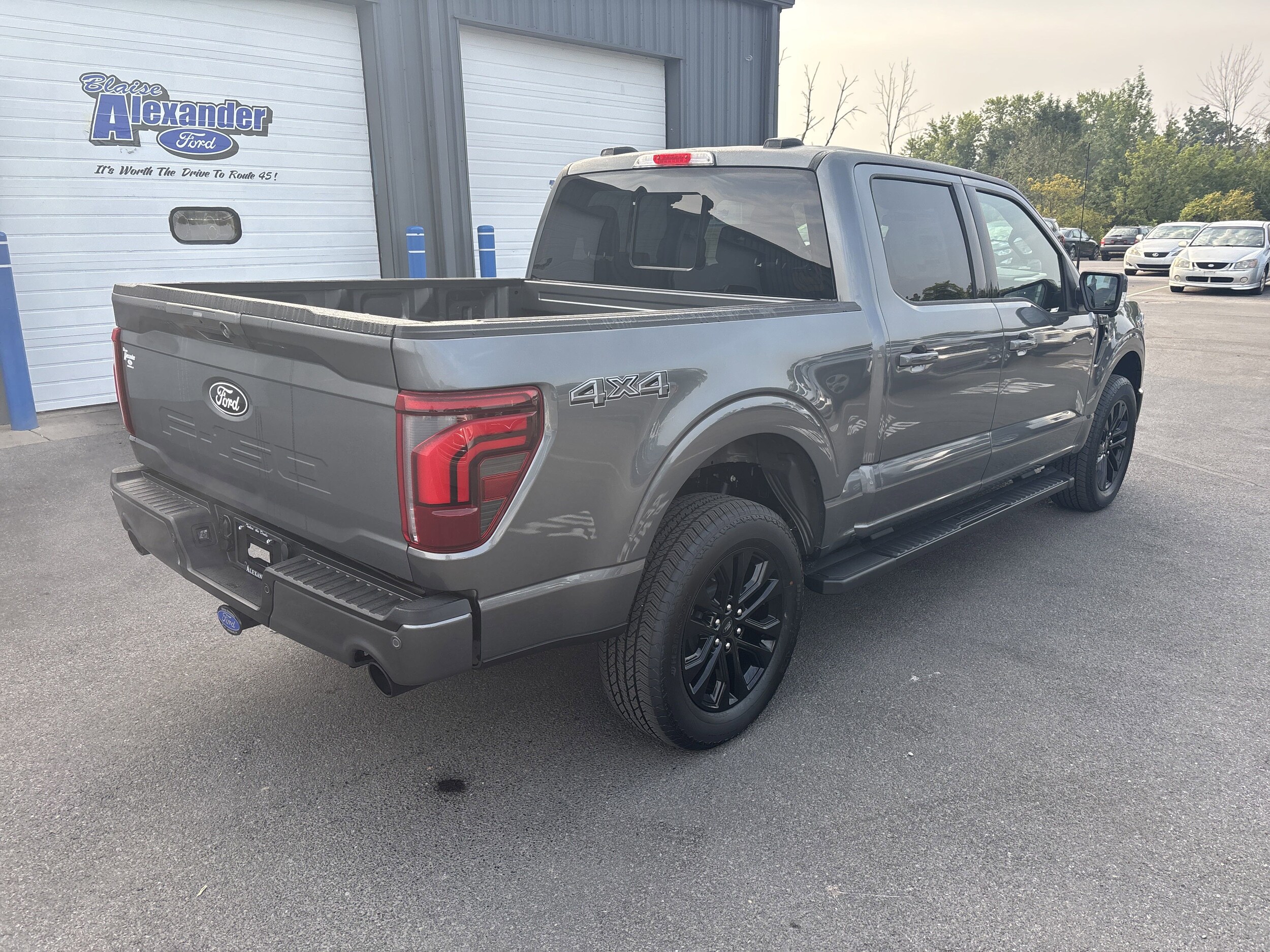 2025 Ford F-150 Lariat photo 2