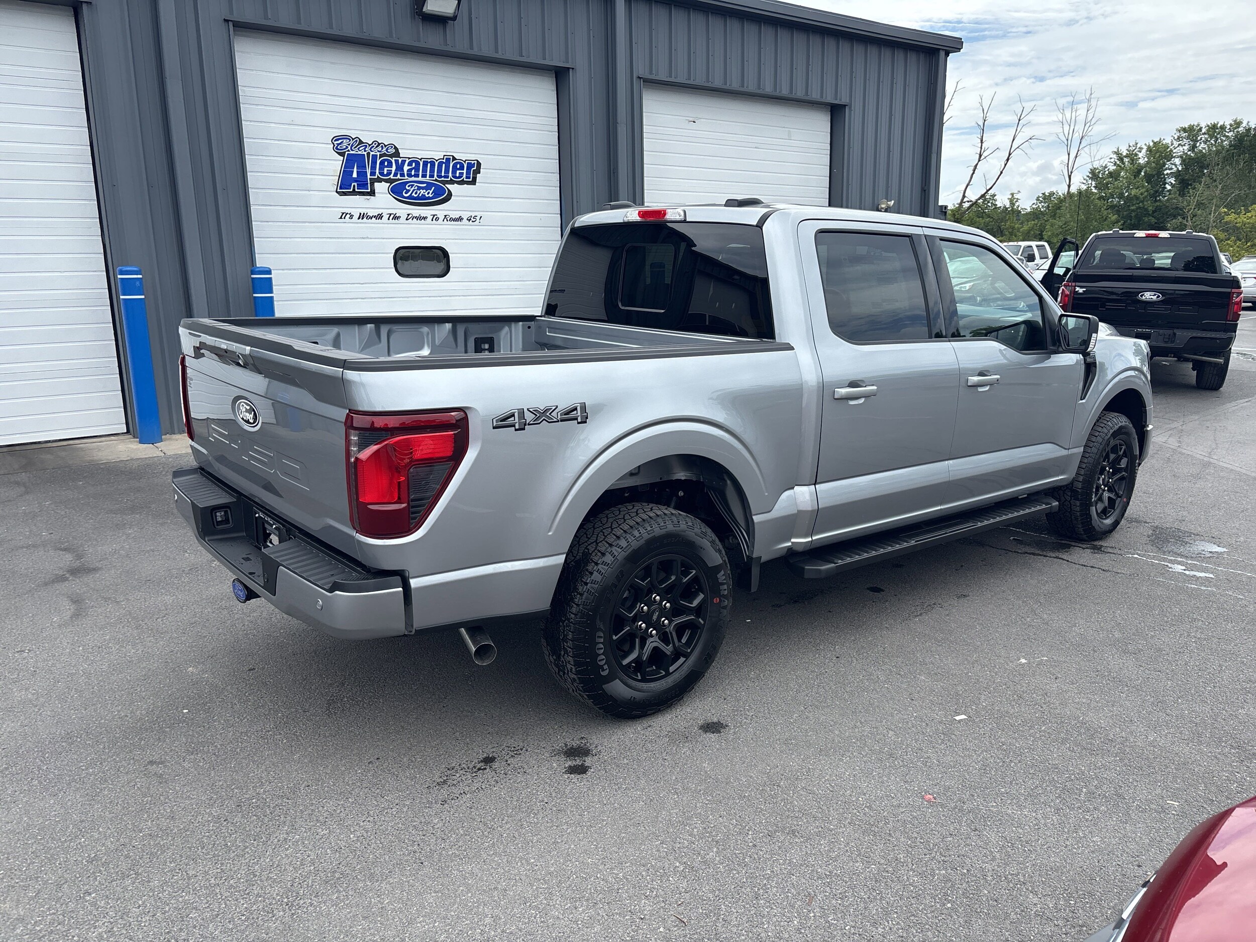 2025 Ford F-150 XLT photo 3