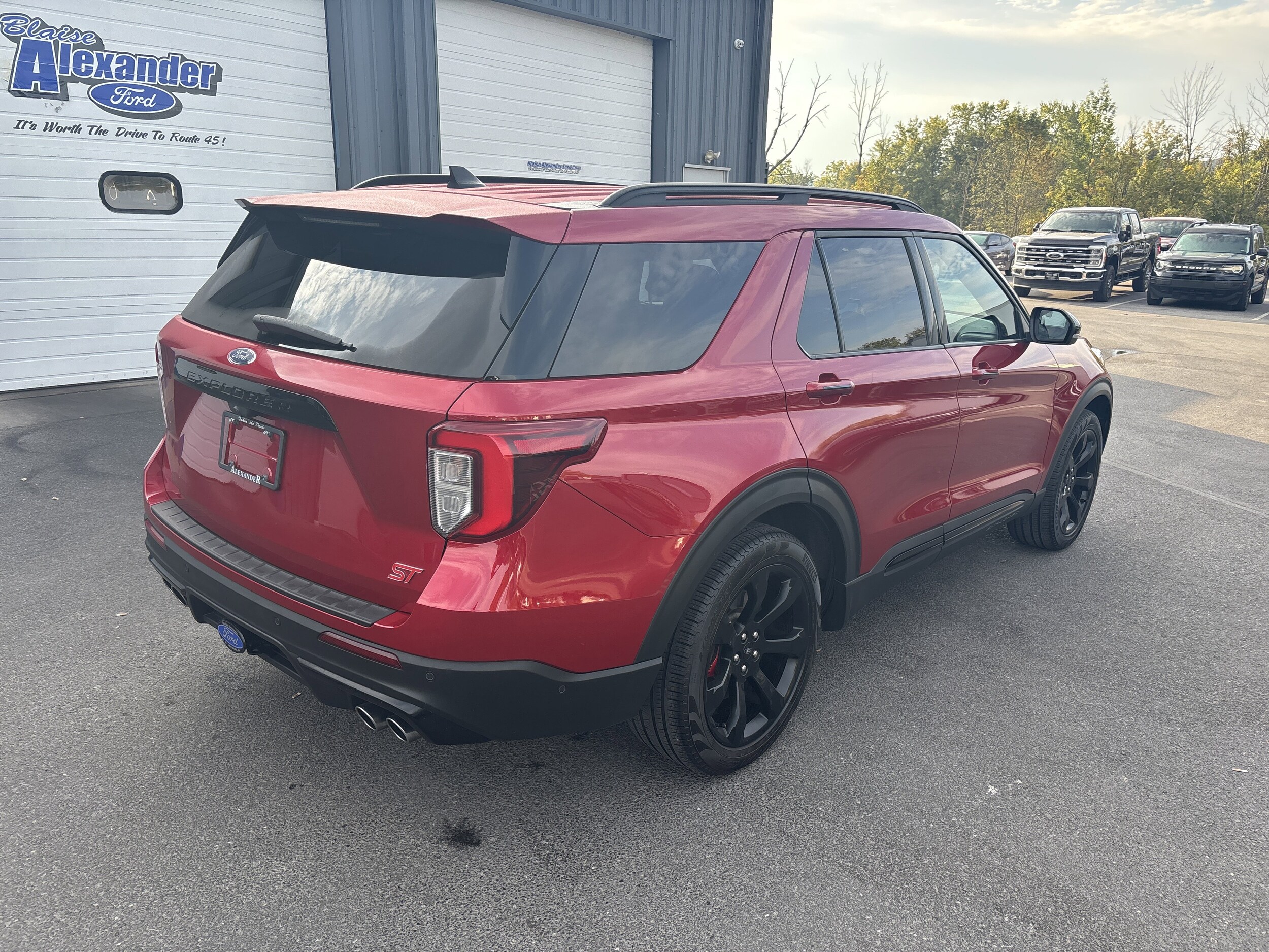 2021 Ford Explorer ST photo 3