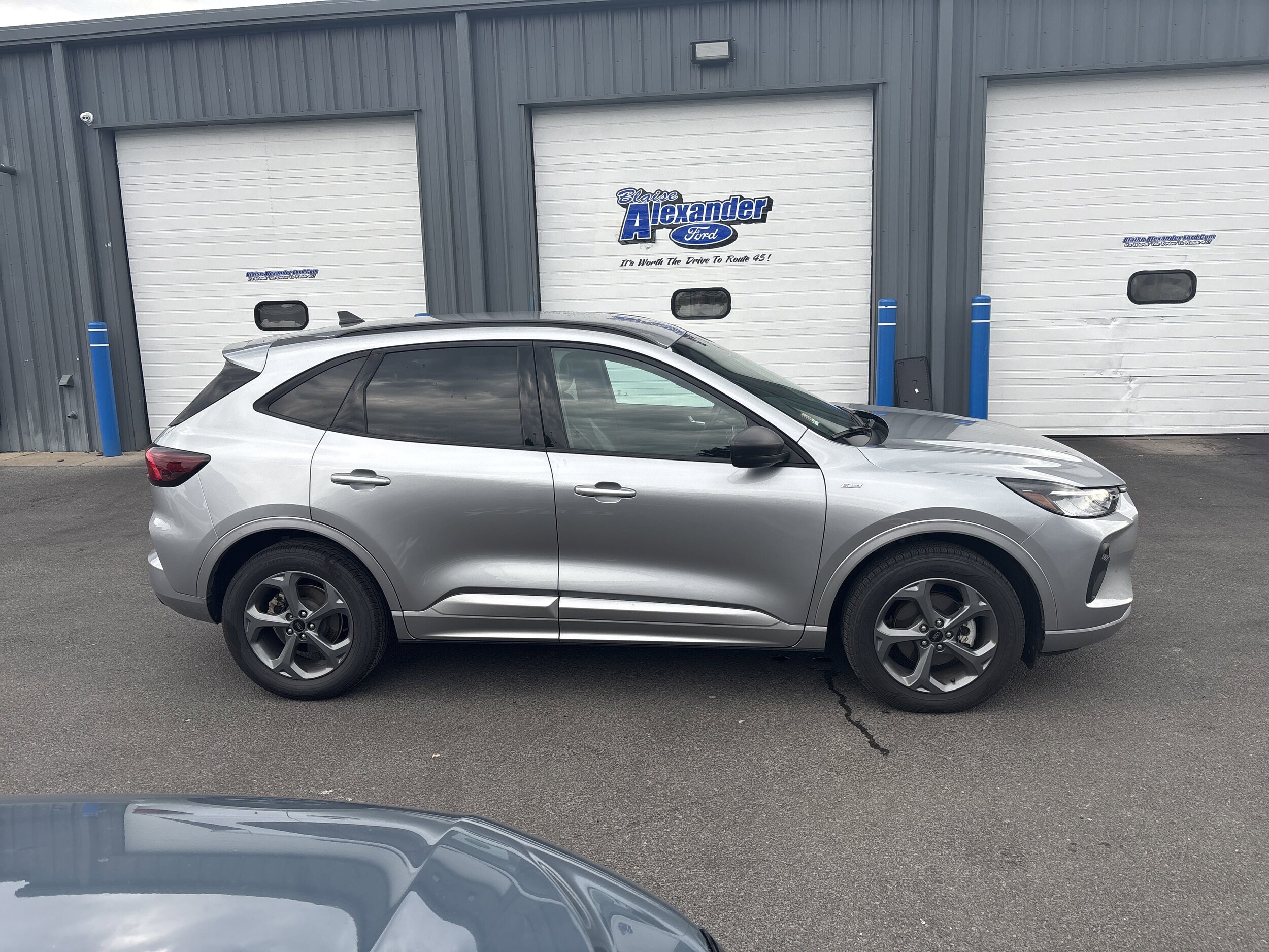 2024 Ford Escape ST-Line photo 2