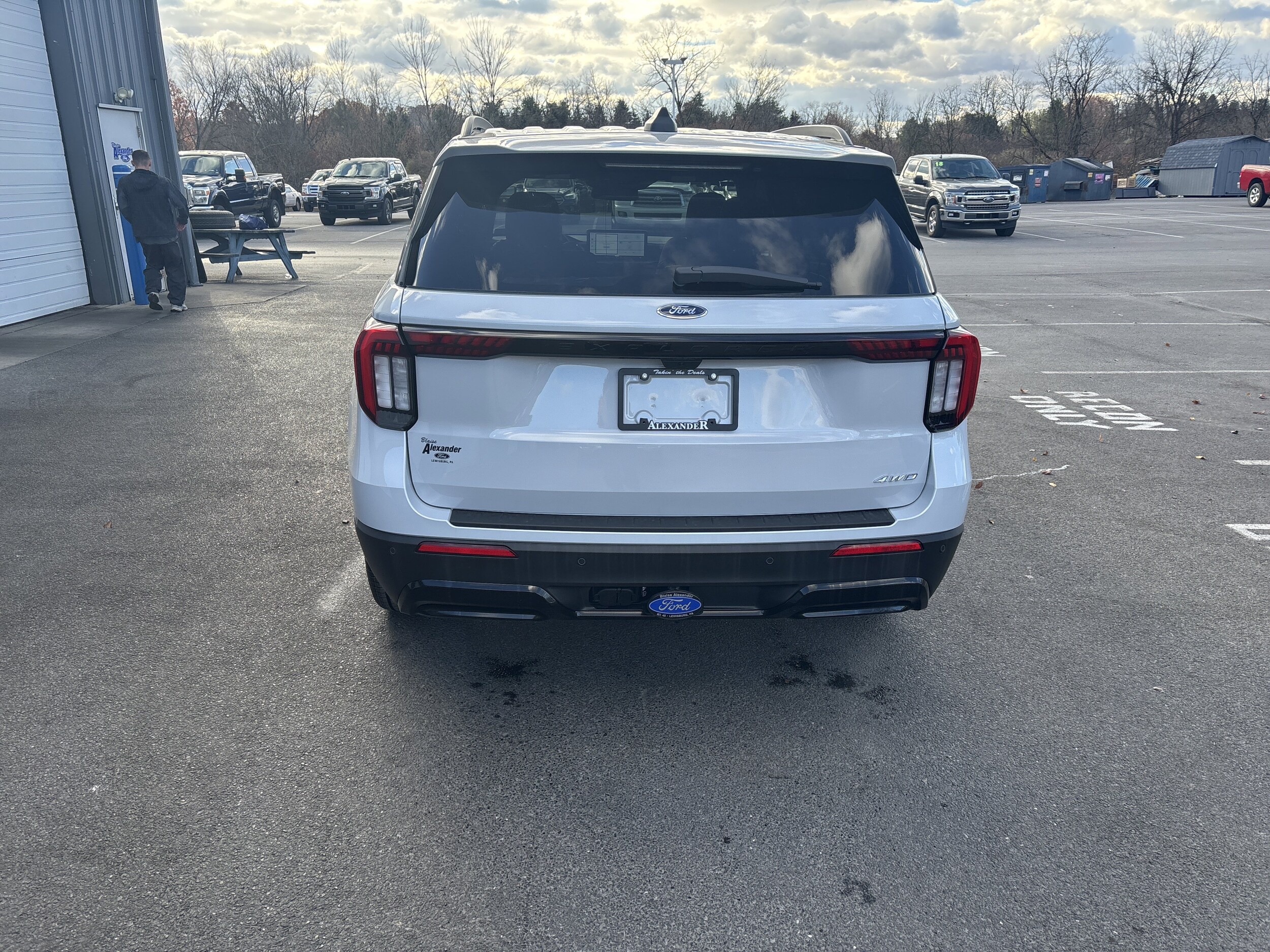 2026 Ford Explorer ST-Line photo 2