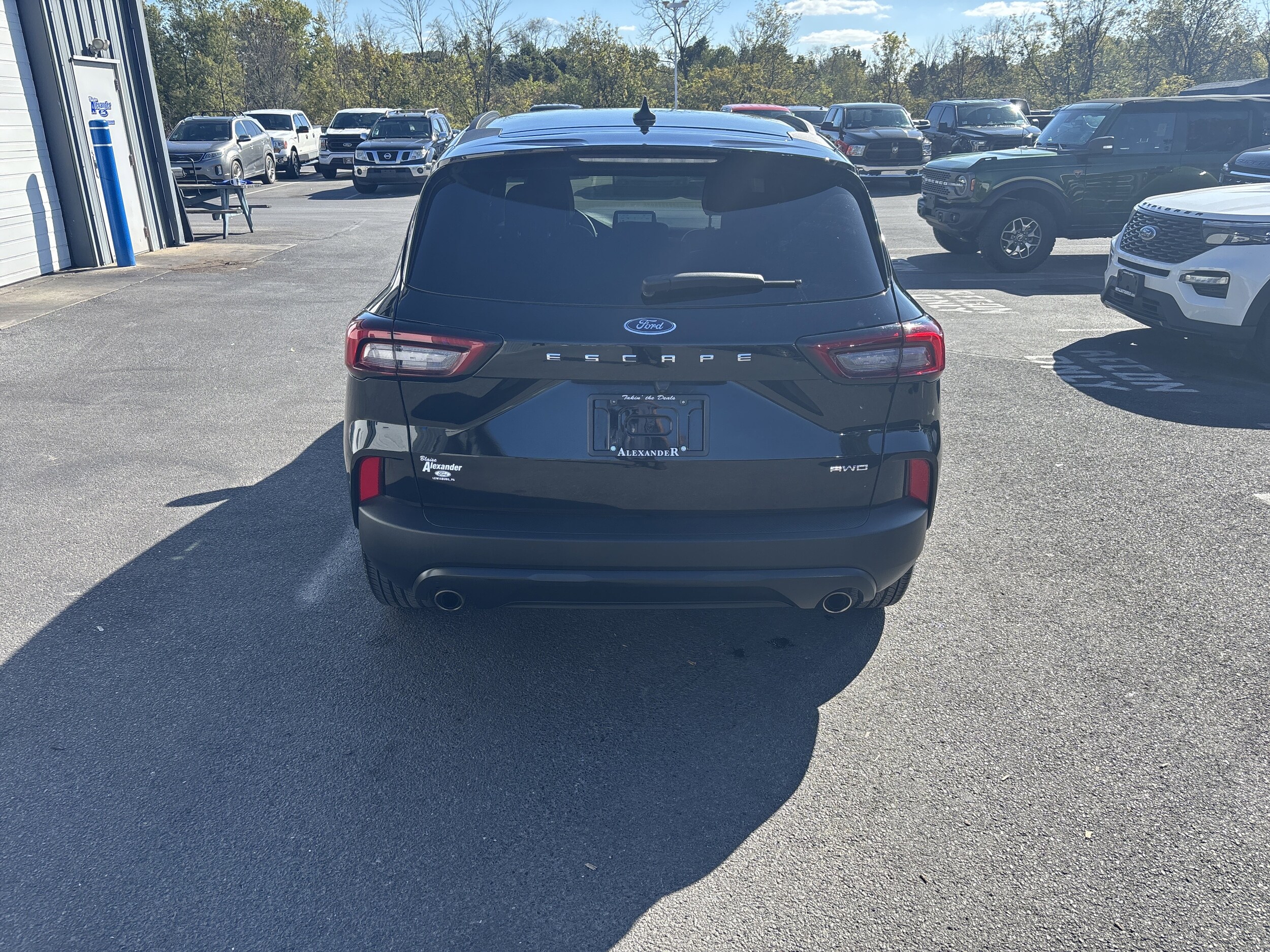 2025 Ford Escape ST-Line Select photo 2