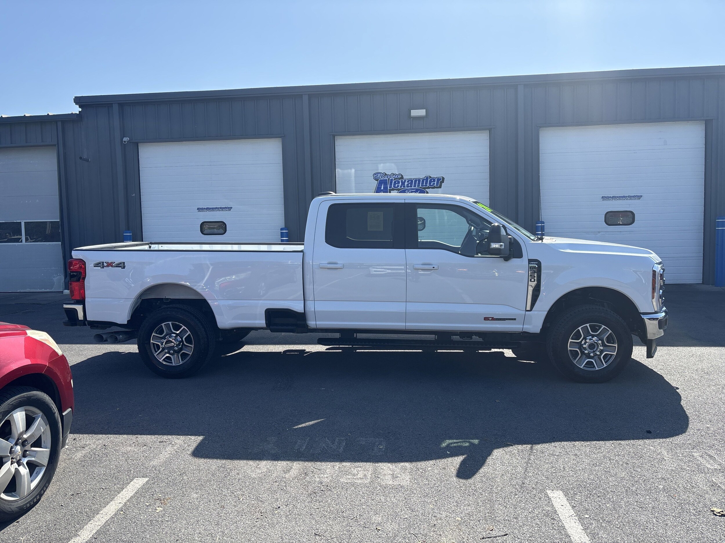 2024 Ford F-350 Lariat photo 2