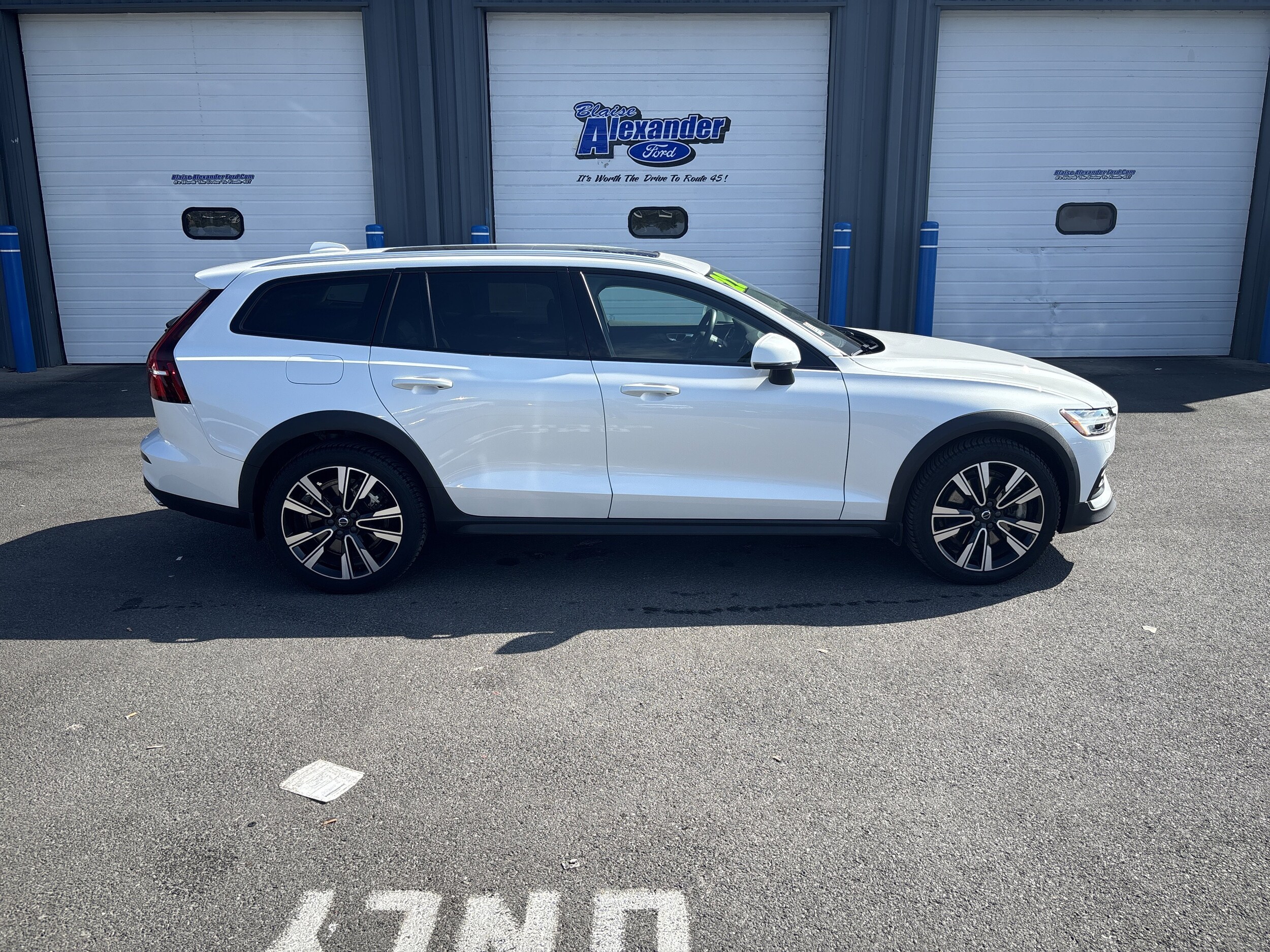 2022 Volvo V60 Cross Country T5 AWD photo 2