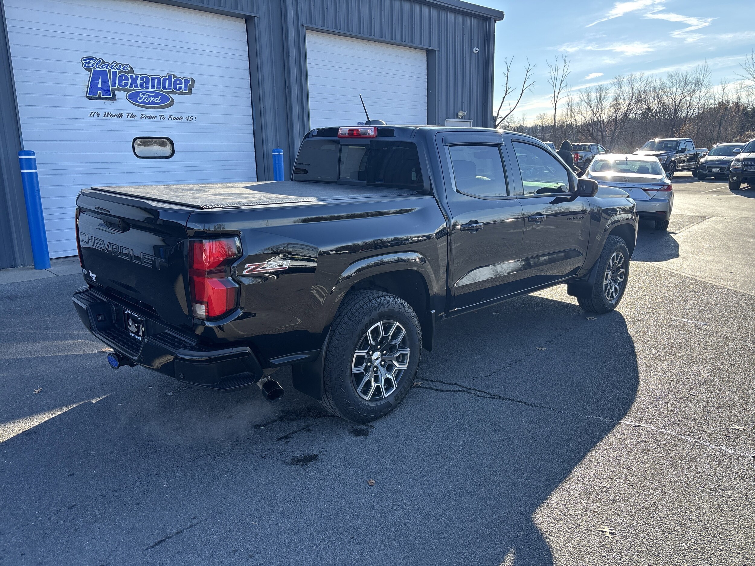 2024 Chevrolet Colorado Z71 photo 2