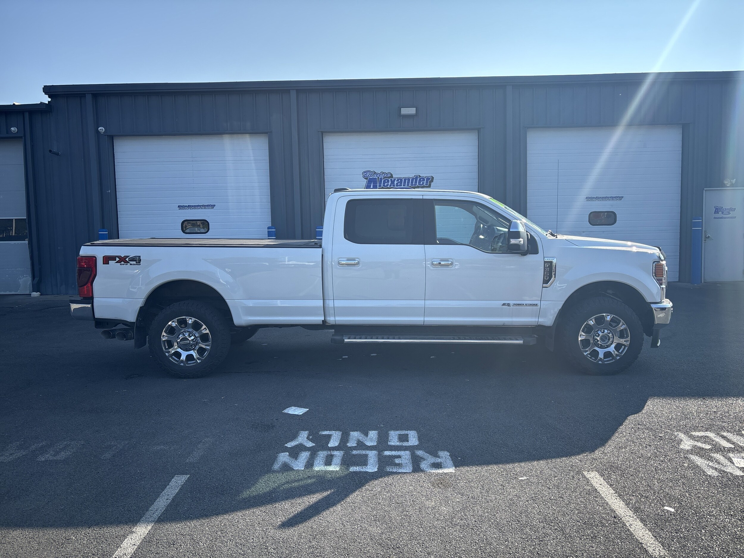 2021 Ford F-350 Lariat photo 2