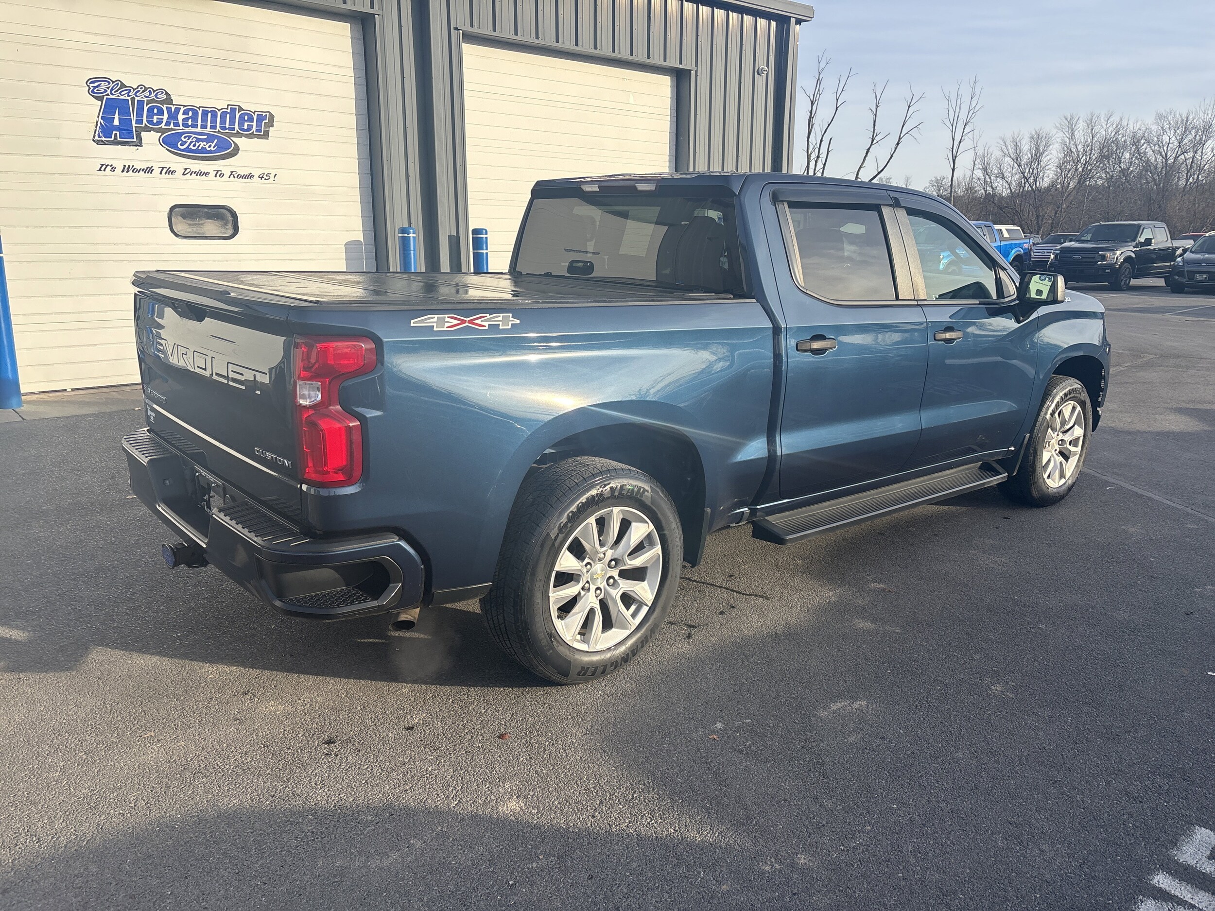 2021 Chevrolet Silverado 1500 Custom photo 2