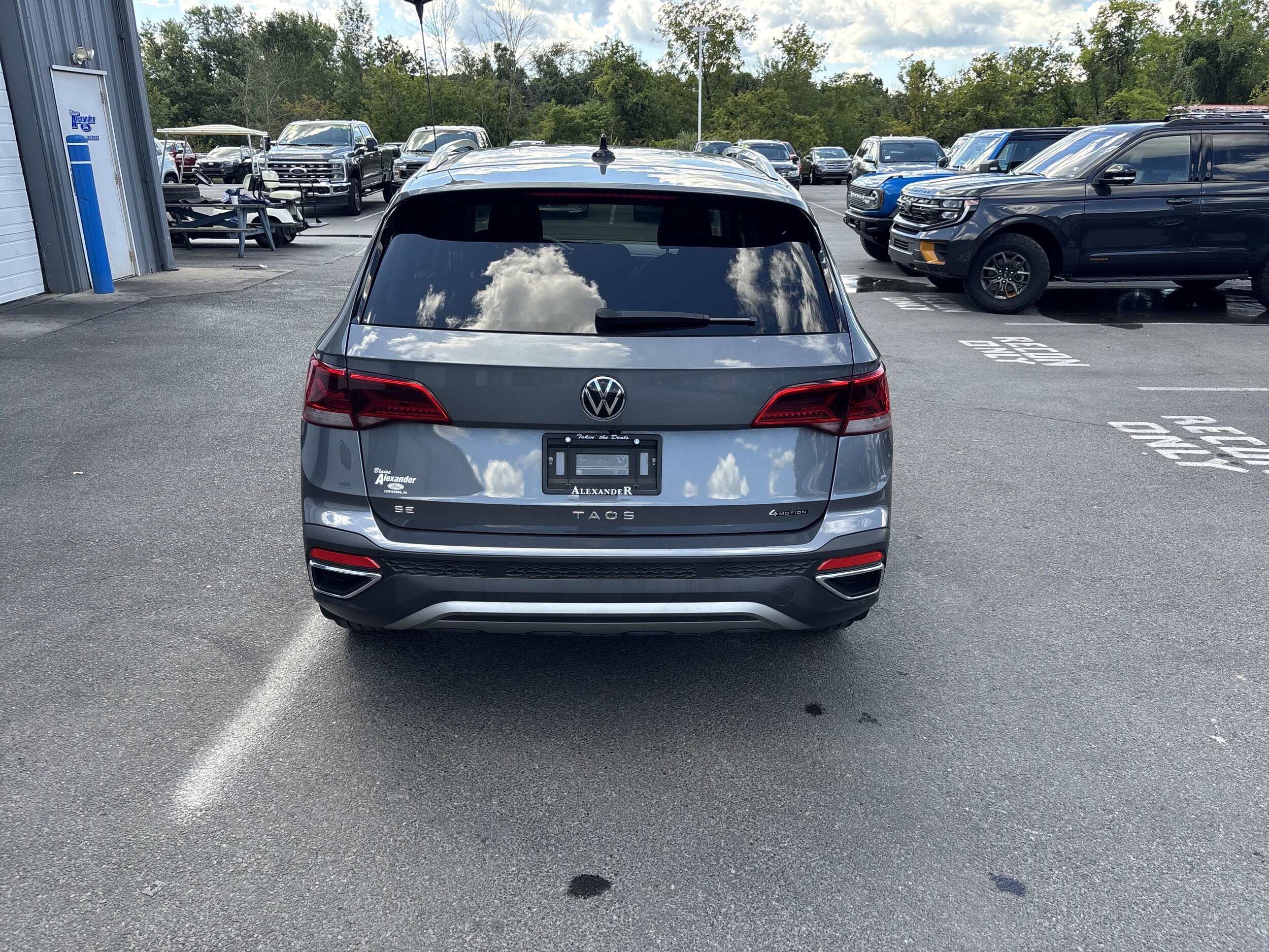 2022 Volkswagen Taos SE photo 4