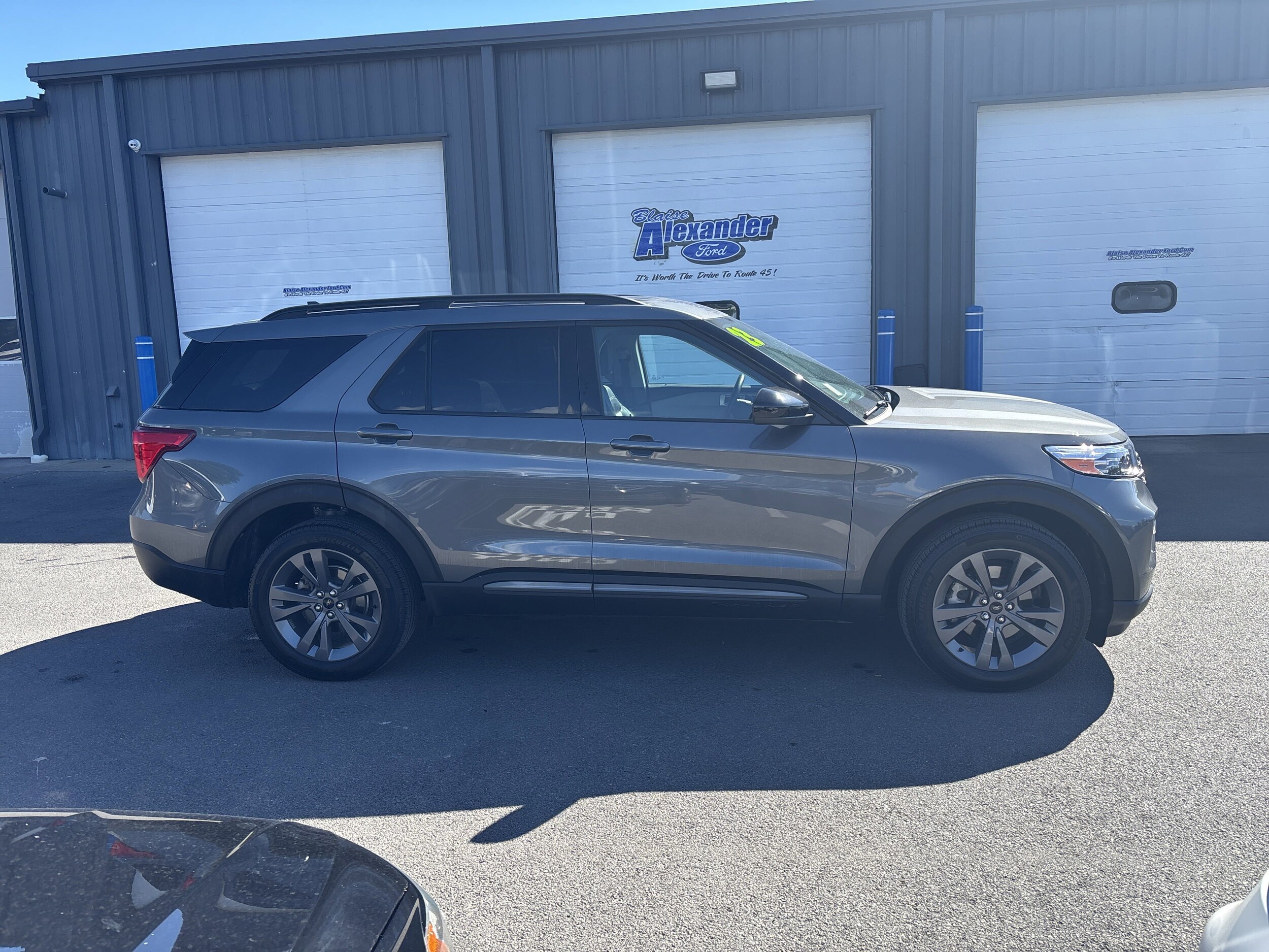 2023 Ford Explorer XLT photo 2