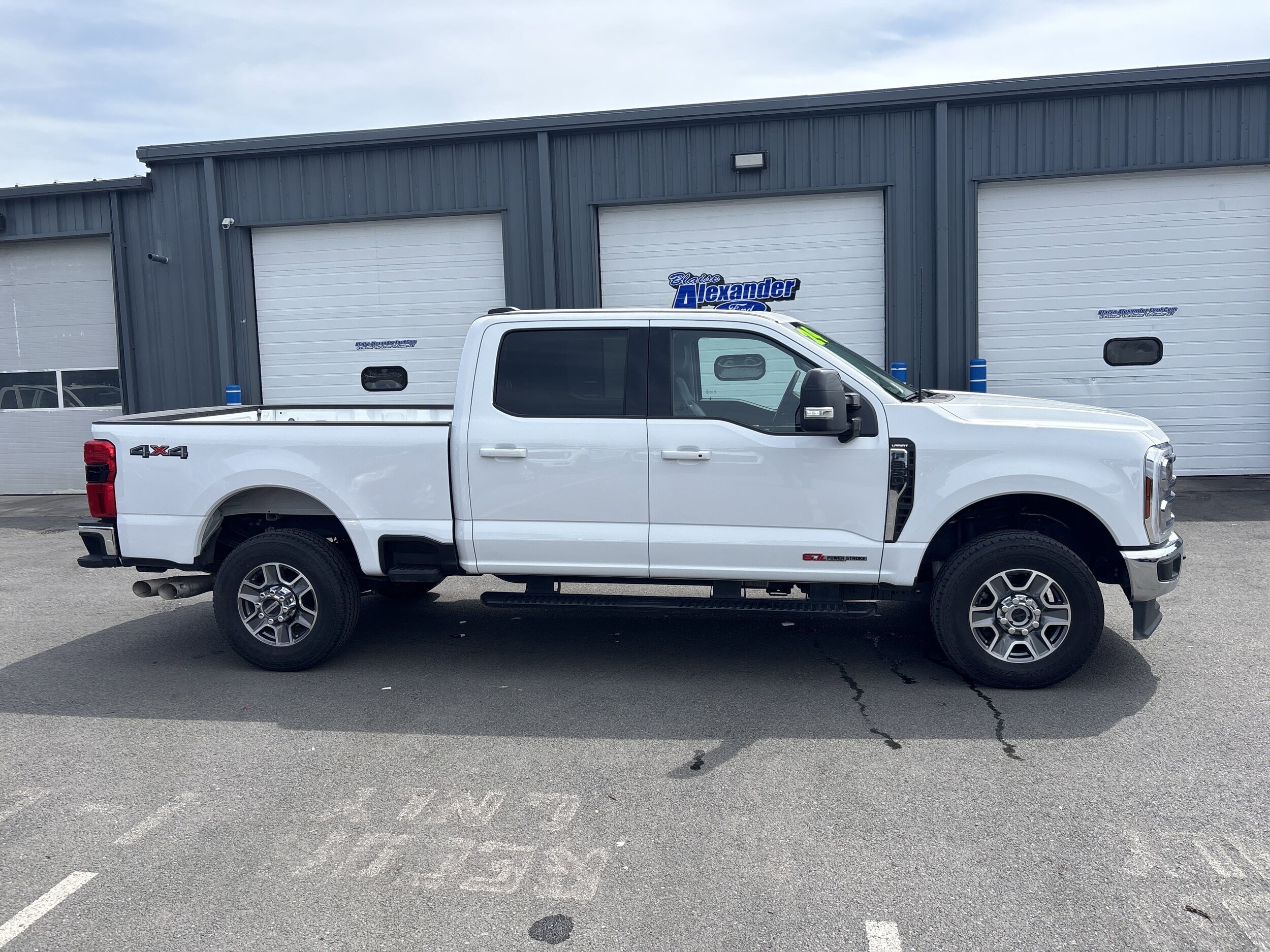 2024 Ford F-350 Lariat photo 2
