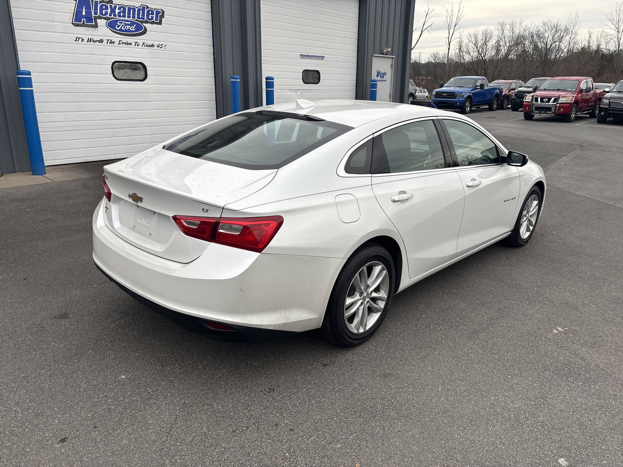 2017 Chevrolet Malibu 1LT photo 3