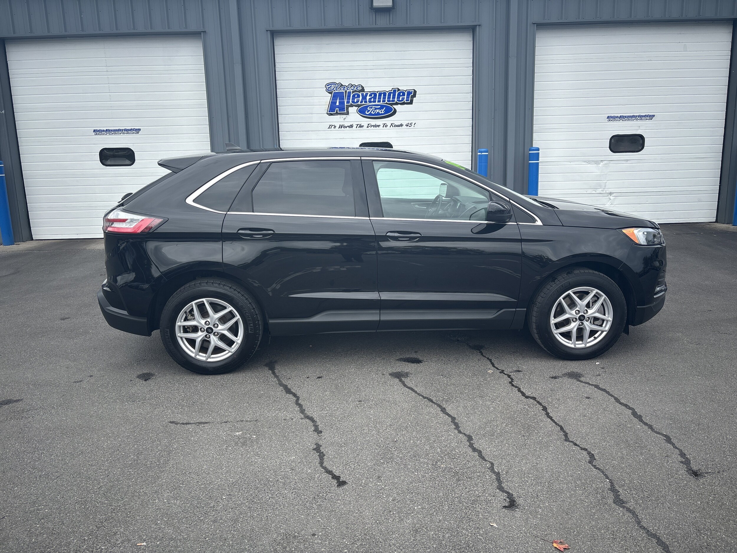 2024 Ford Edge SEL photo 2