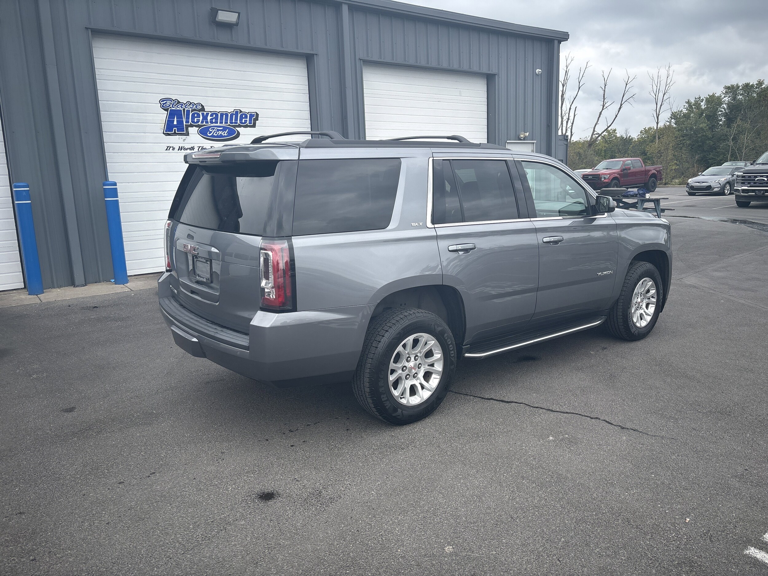 2020 Gmc Yukon SLT photo 2