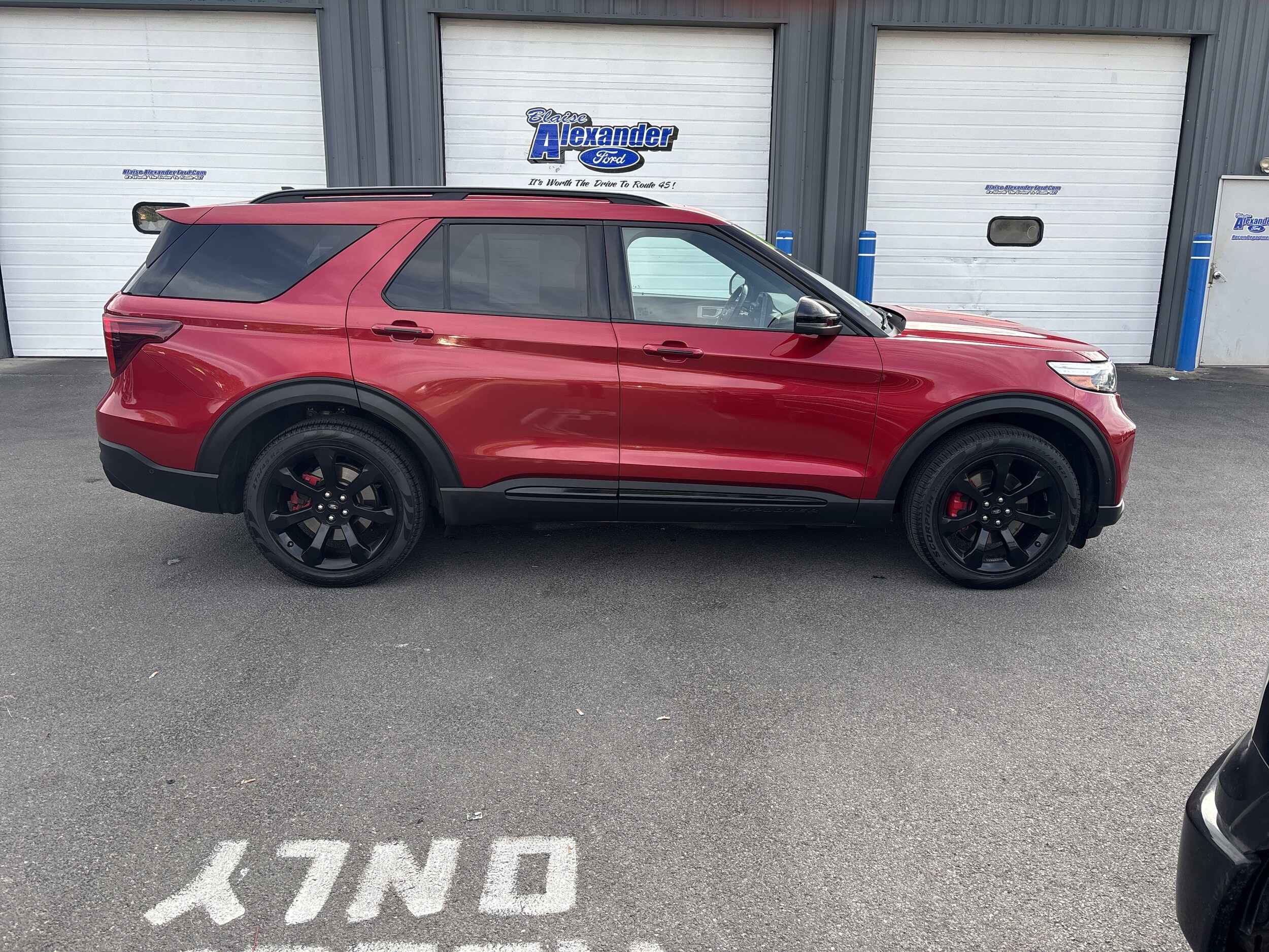 2021 Ford Explorer ST photo 2