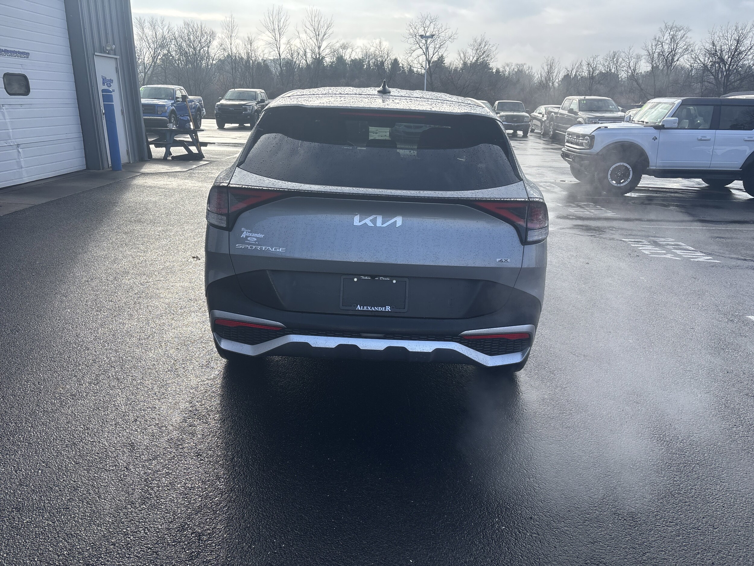 2024 Kia Sportage LX photo 2