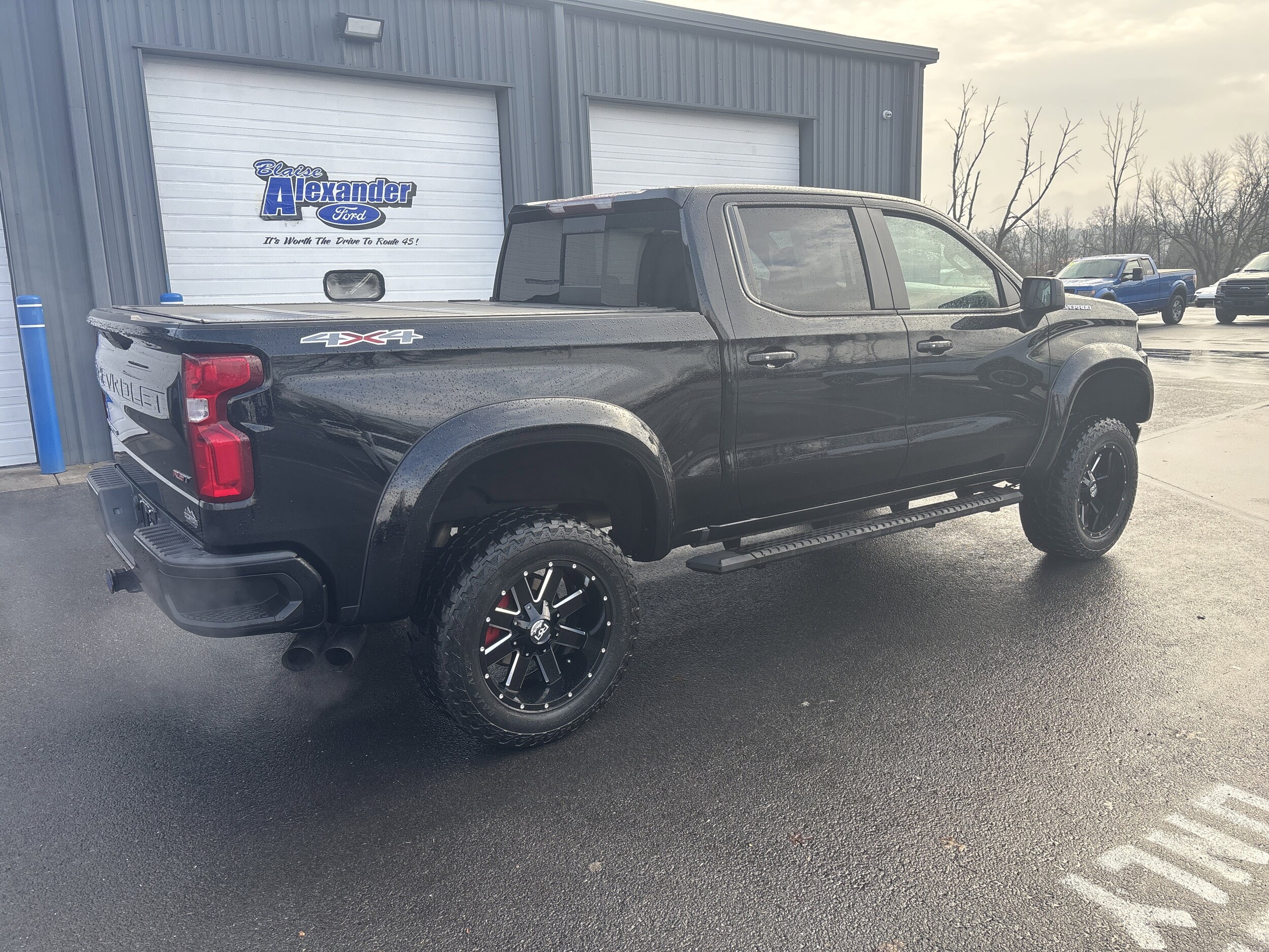 2019 Chevrolet Silverado 1500 RST photo 2