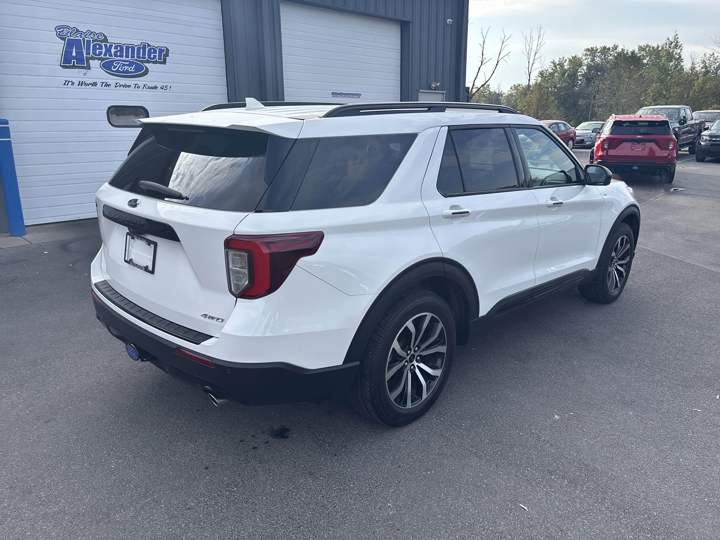 2022 Ford Explorer ST-Line photo 3