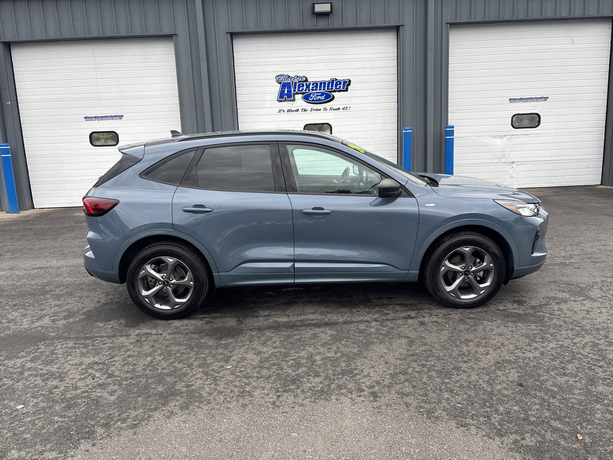 2024 Ford Escape ST-Line photo 2