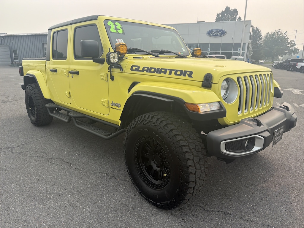 Used 2023 Jeep Gladiator Overland Truck Crew Cab