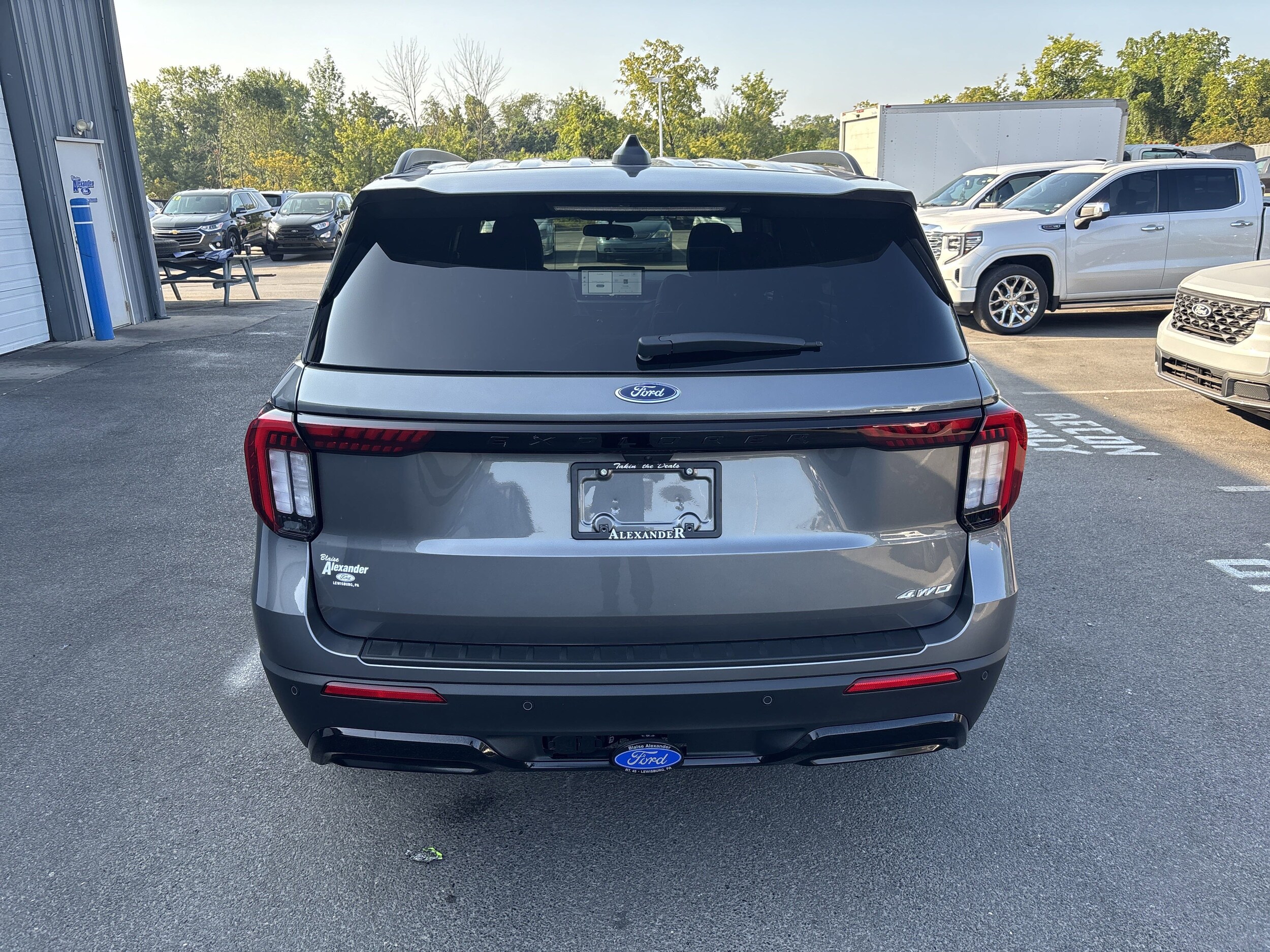 2025 Ford Explorer ST-Line photo 4