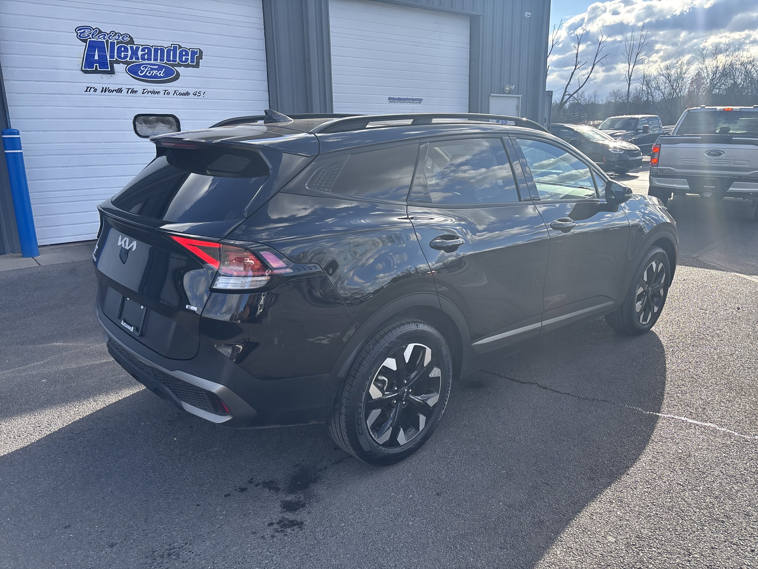 2023 Kia Sportage X-Line photo 3