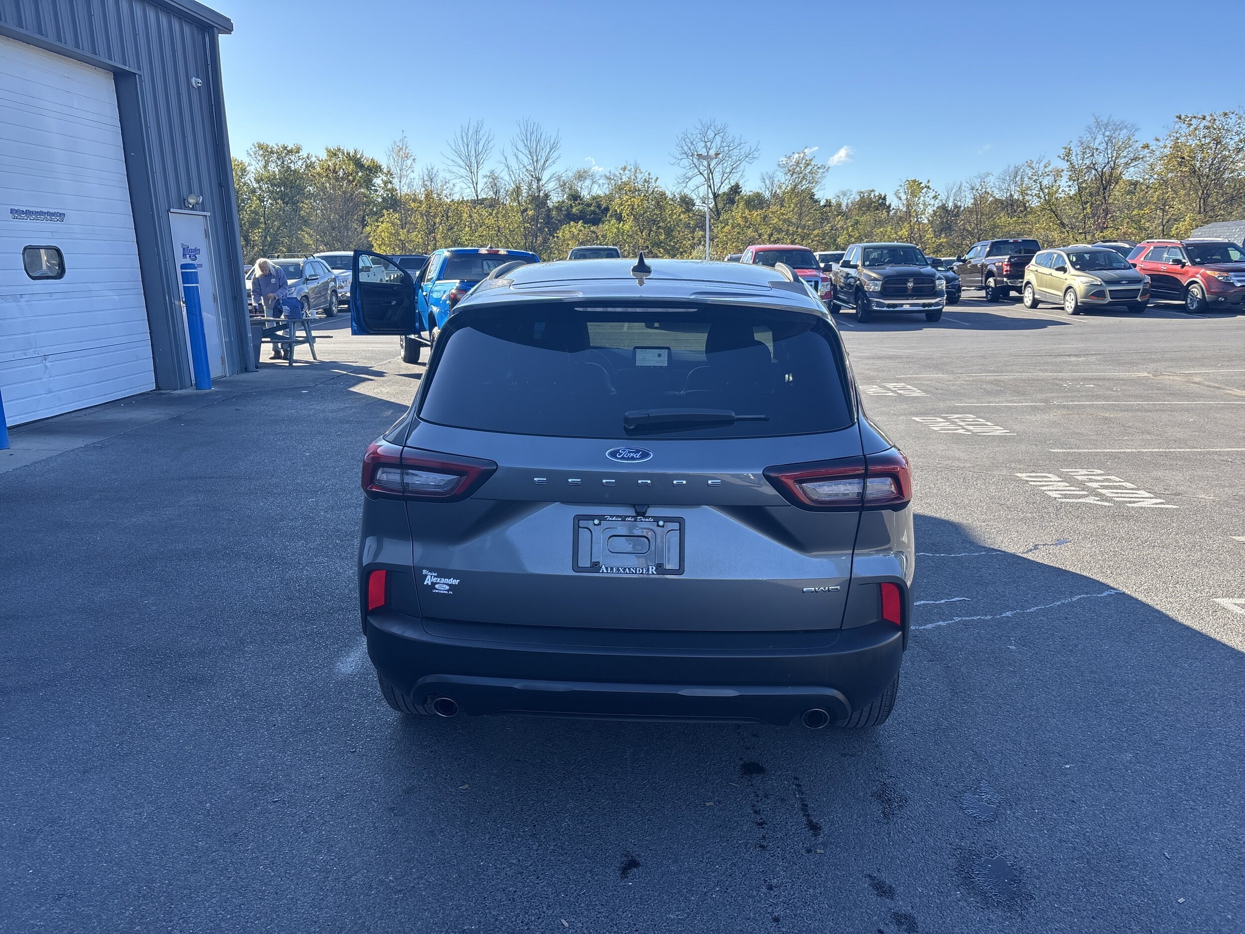 2025 Ford Escape ST-Line photo 4
