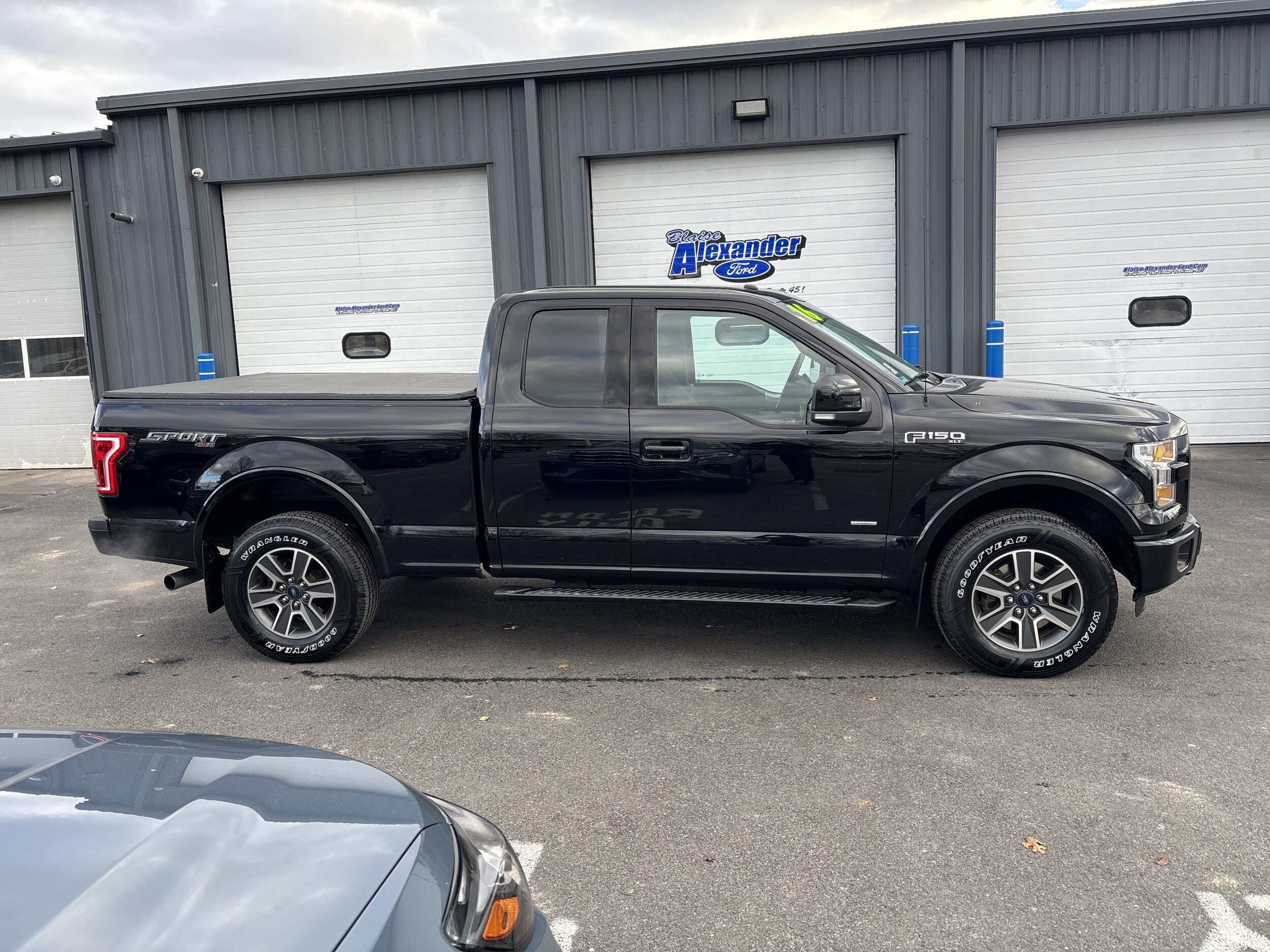 2016 Ford F-150 XLT photo 2