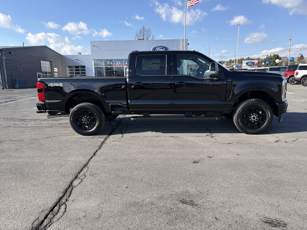 New 2026 Ford F-350 LARIAT Truck Crew Cab