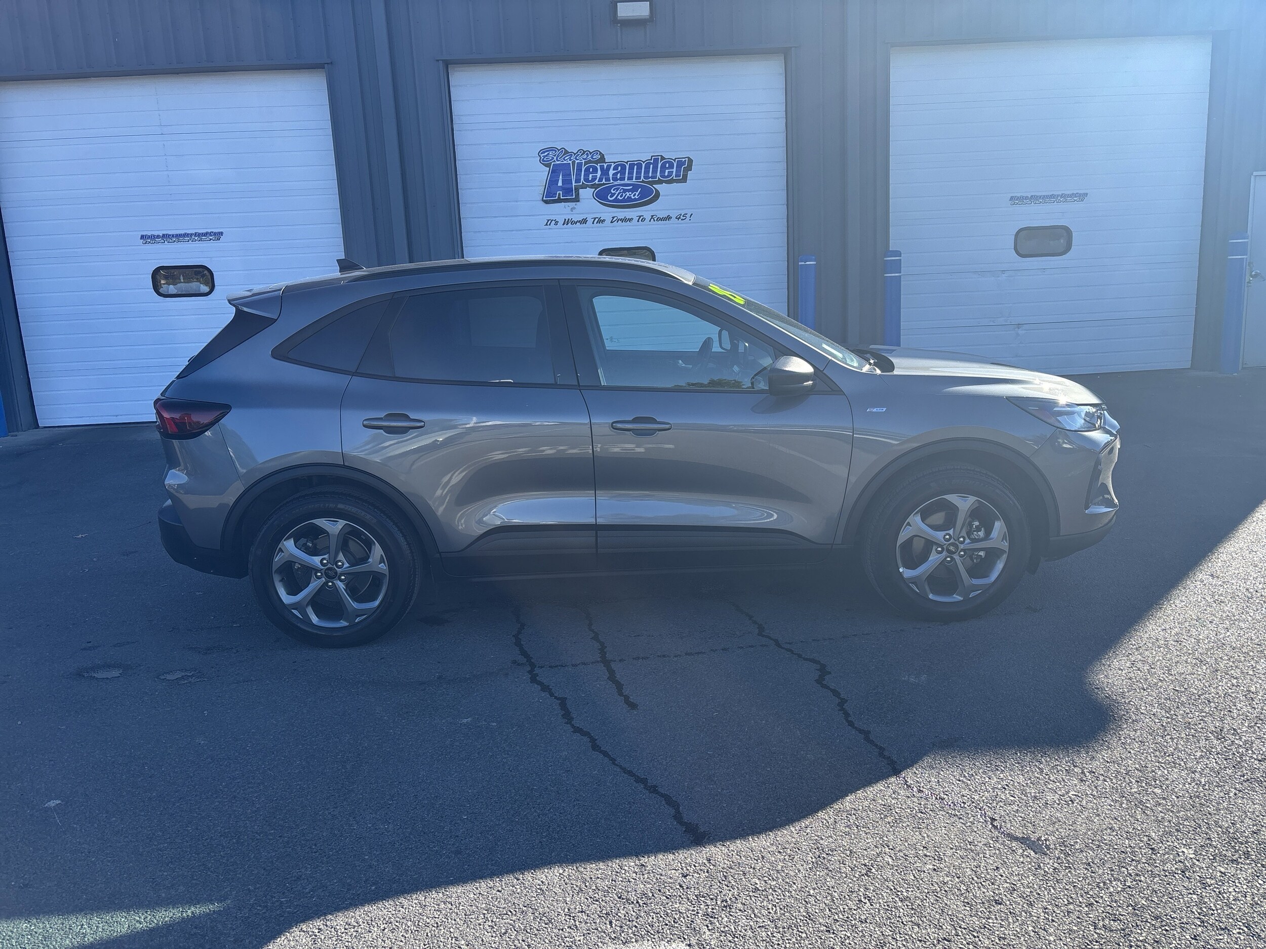 2025 Ford Escape ST-Line photo 2