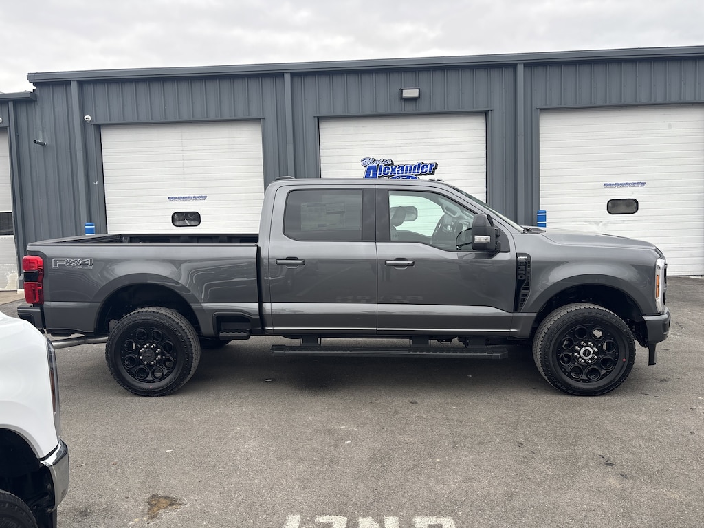 New 2026 Ford F-350 LARIAT Truck Crew Cab